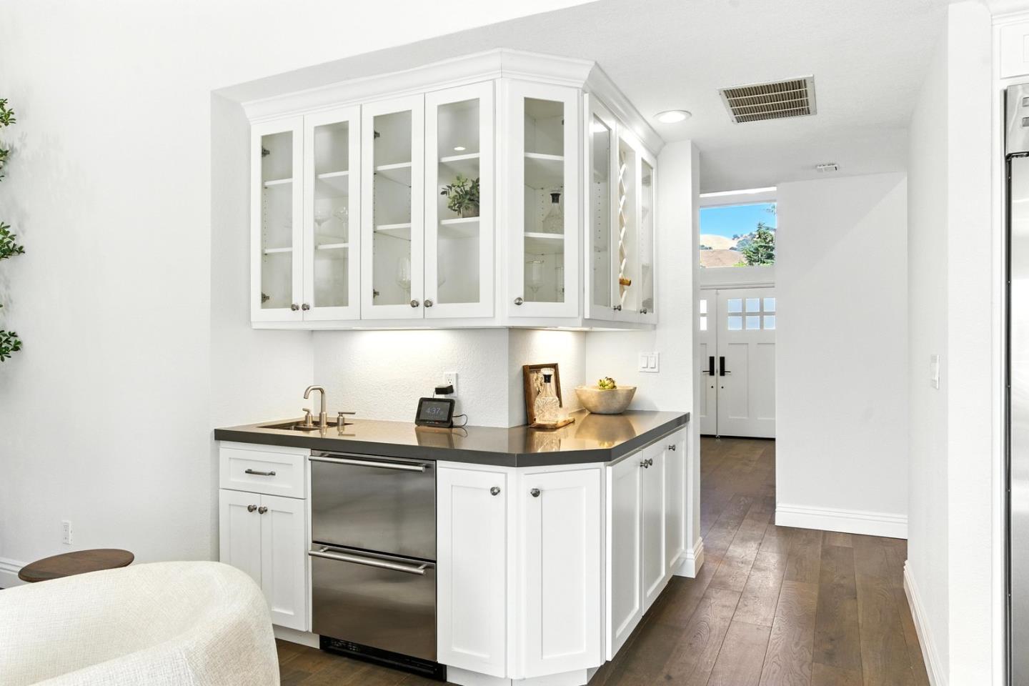 3165 Meadowlands Lane