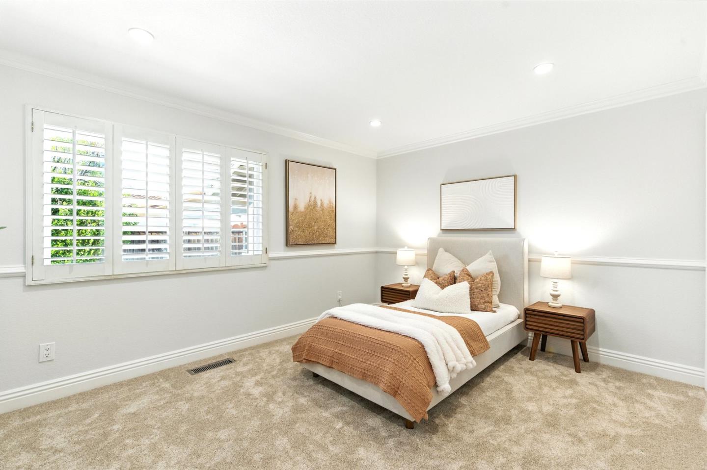 3165 Meadowlands Lane
