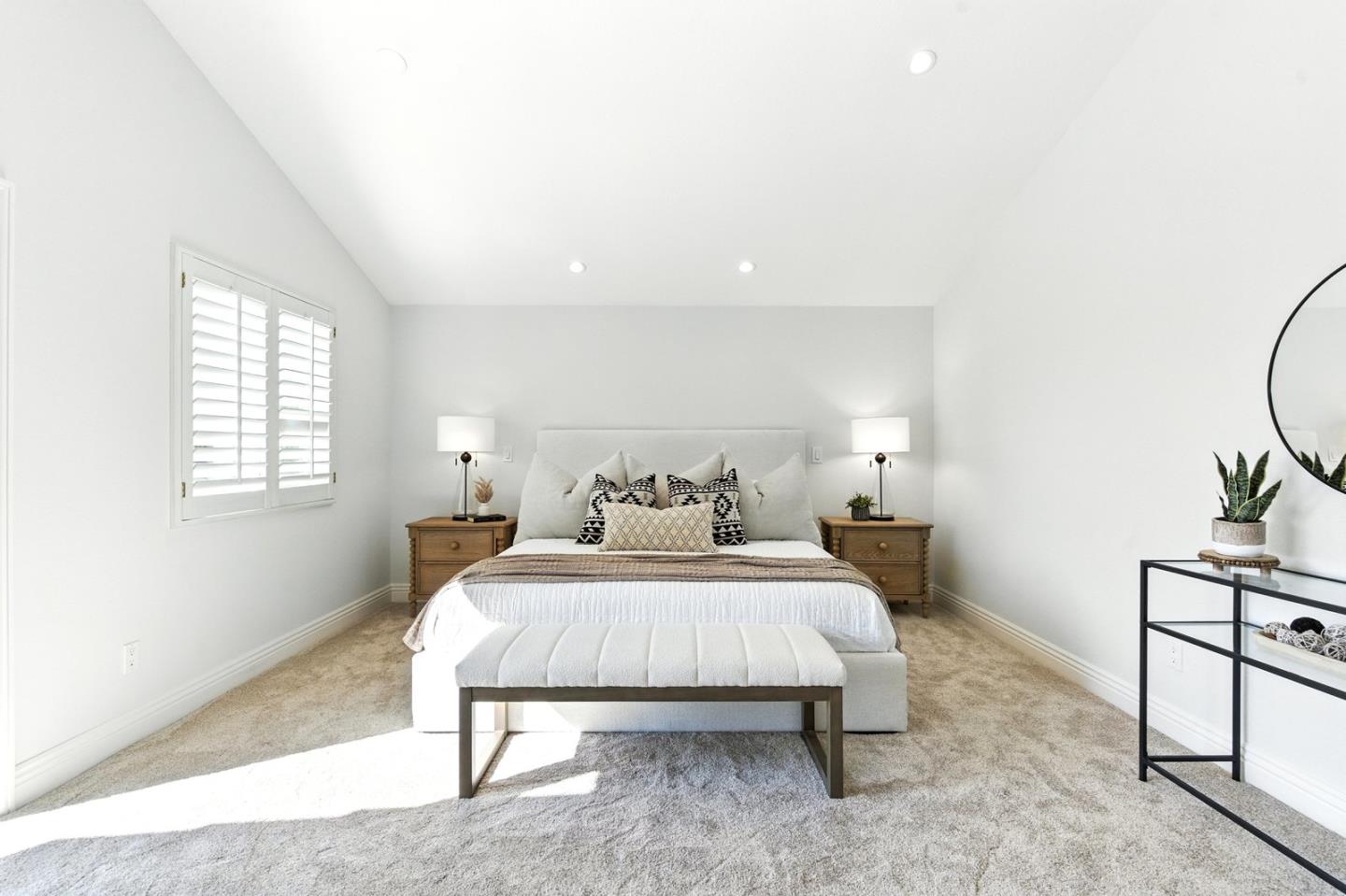 3165 Meadowlands Lane