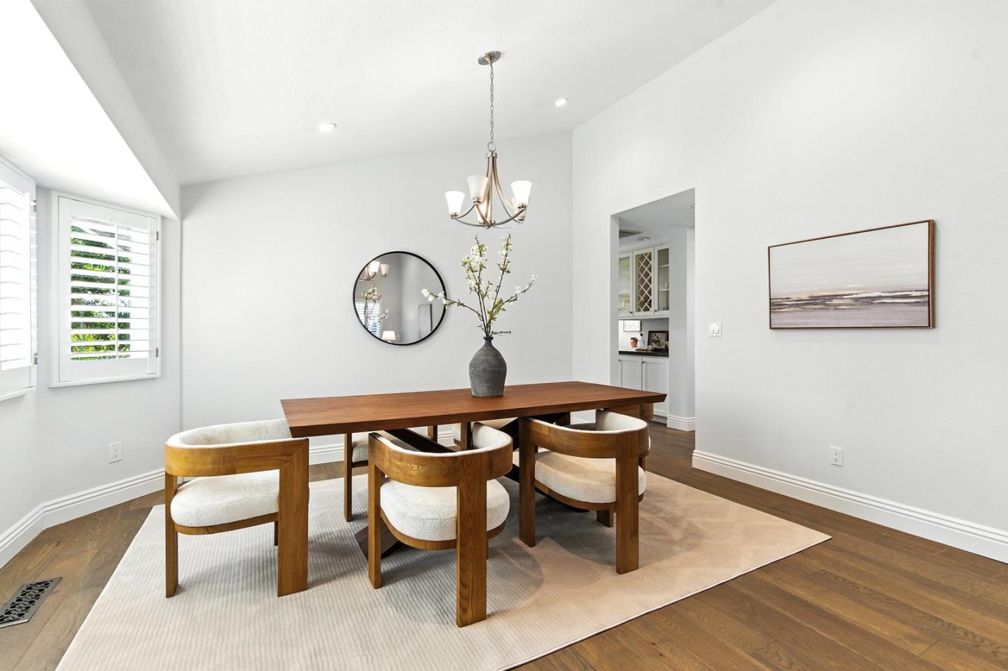 3165 Meadowlands Lane