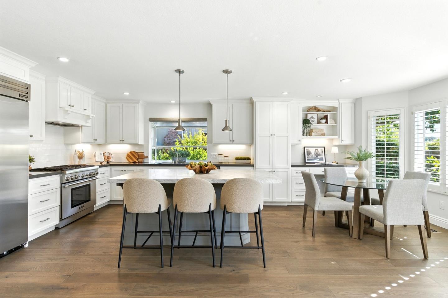 3165 Meadowlands Lane