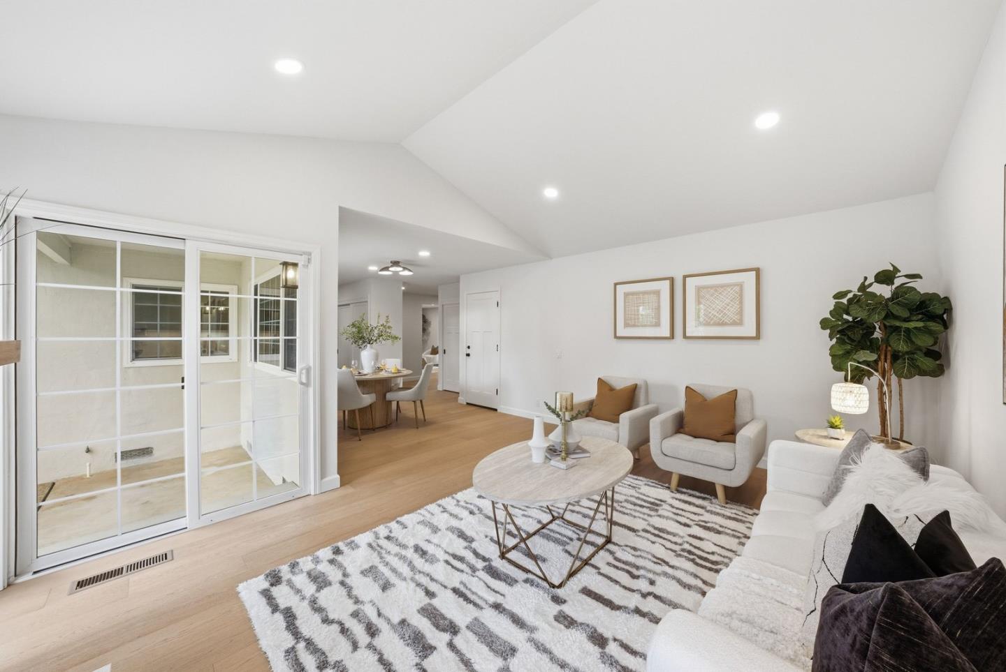 5343 Hounds Estate