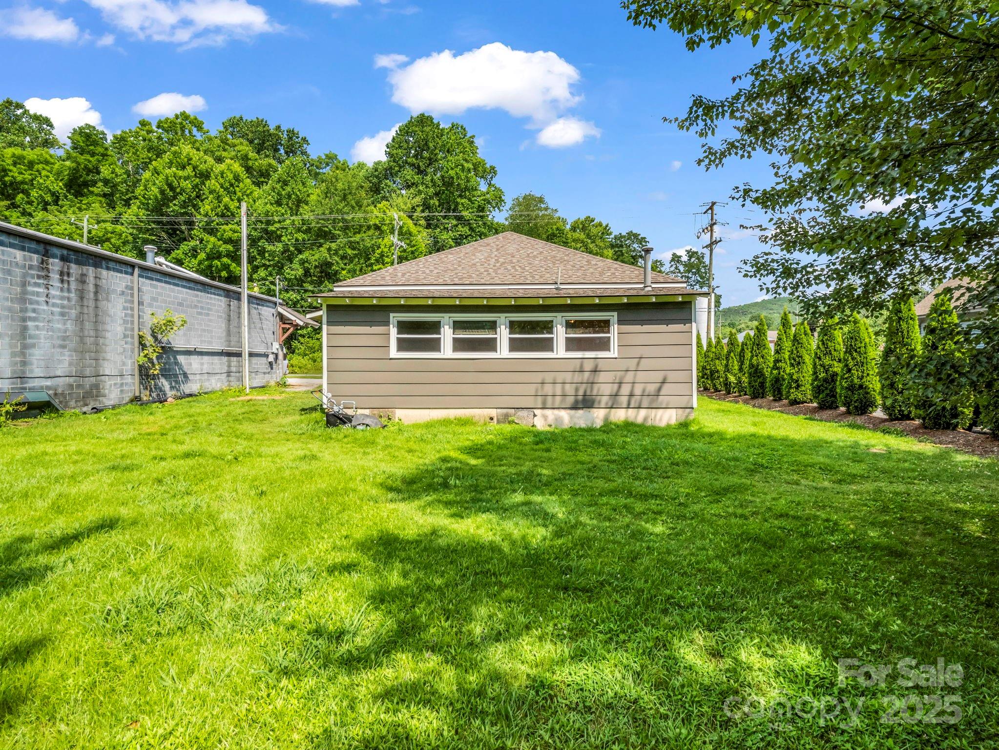 118 Railroad Avenue