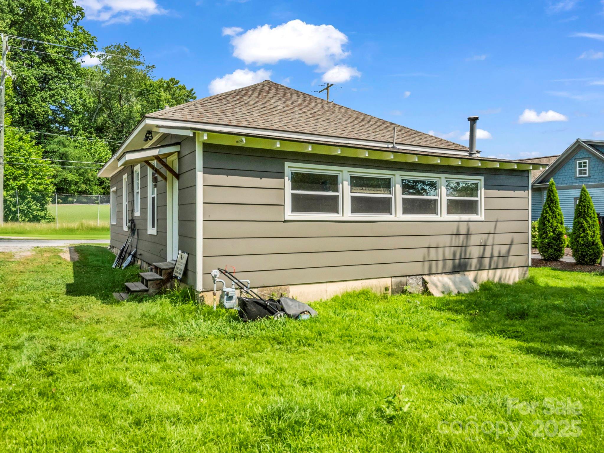 118 Railroad Avenue