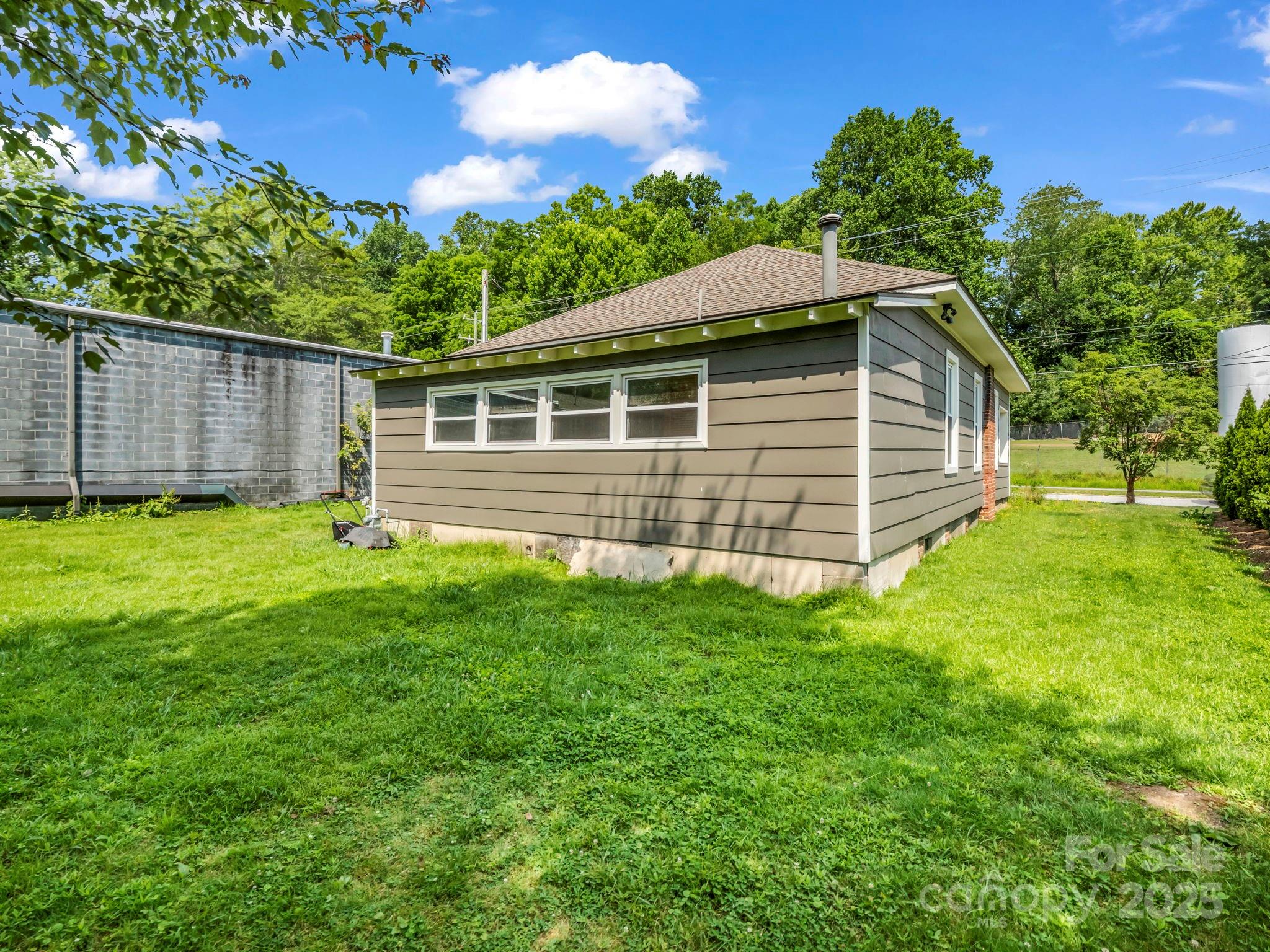 118 Railroad Avenue