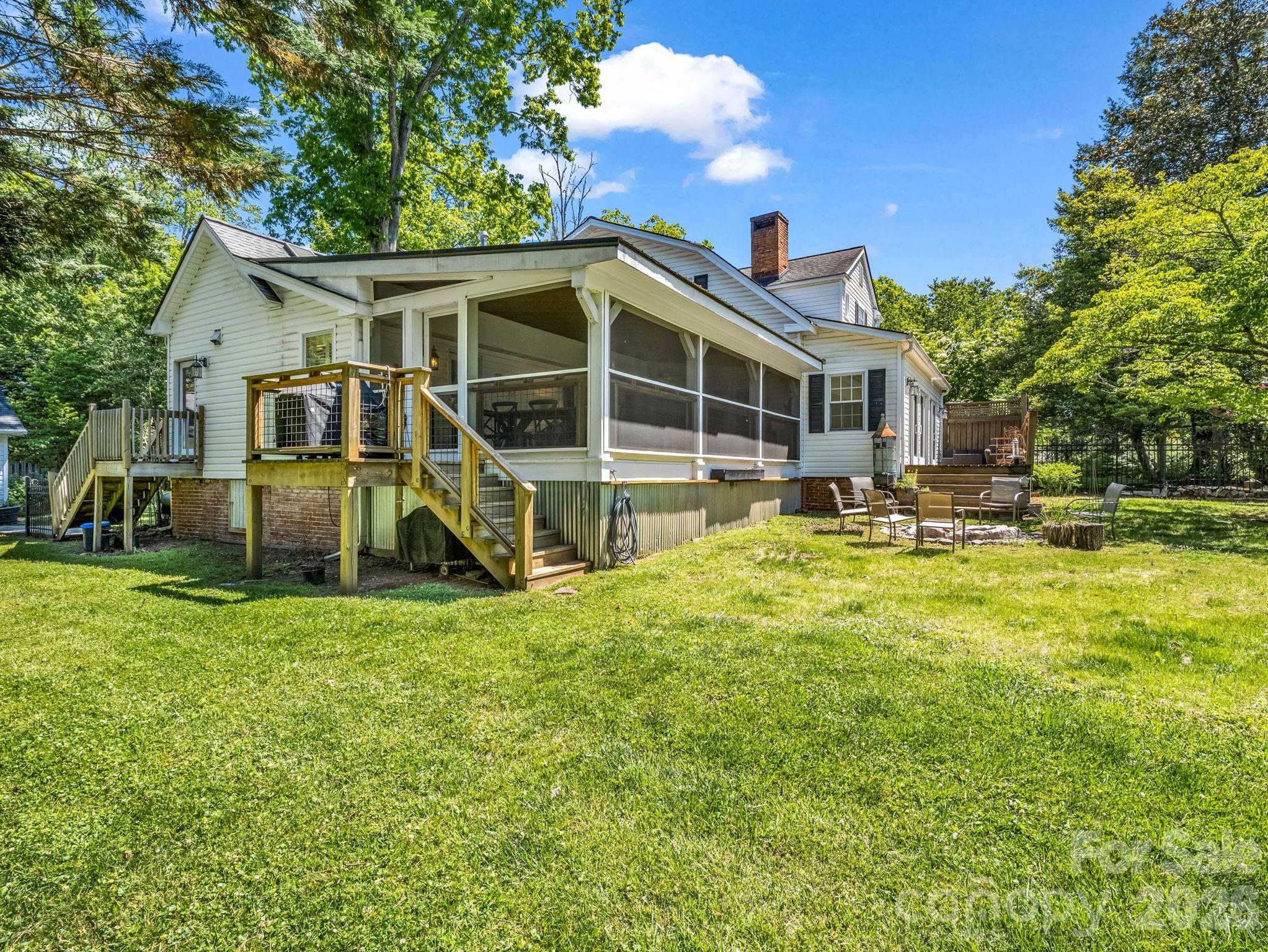 536 Maple Street