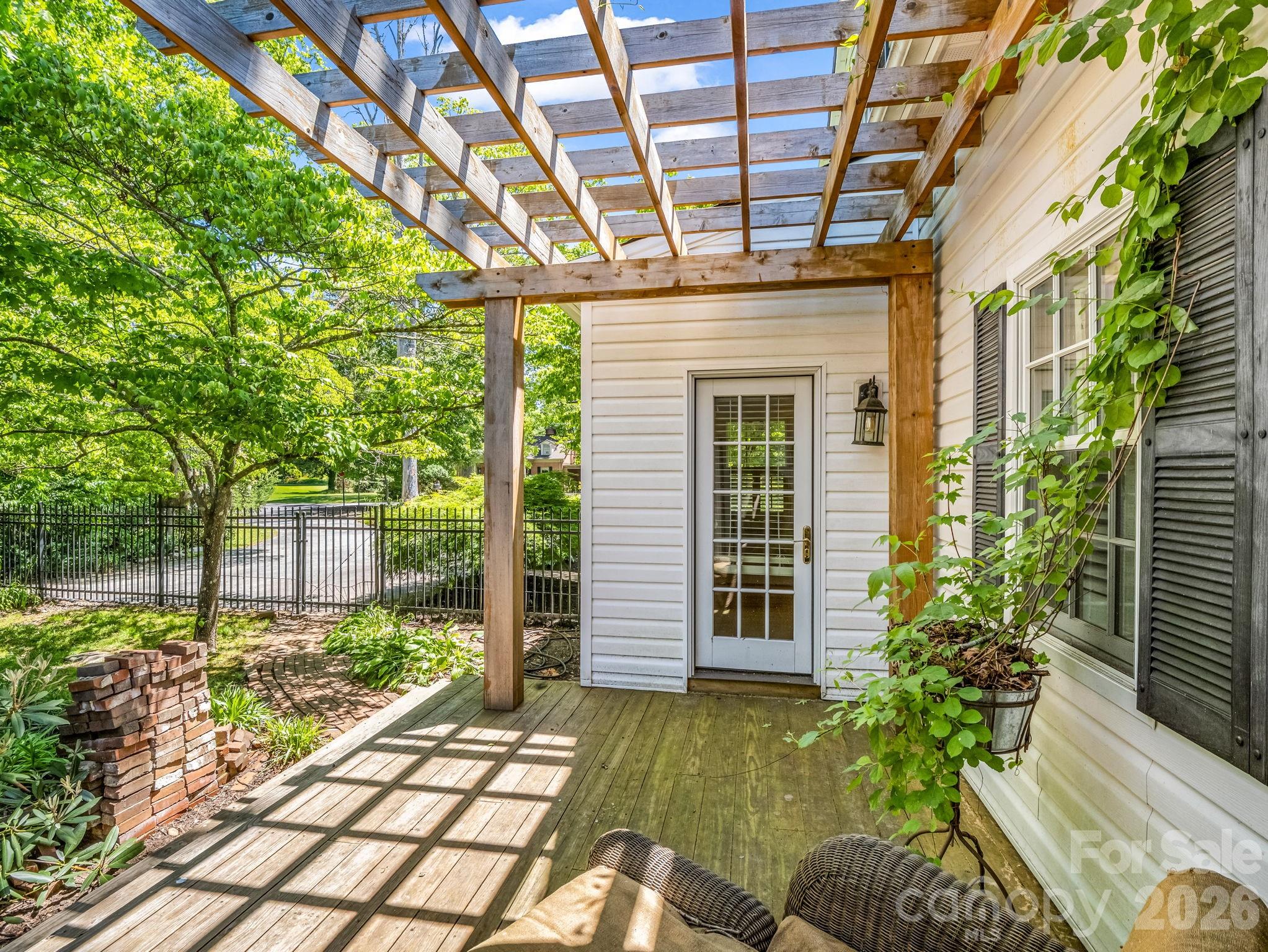 536 Maple Street