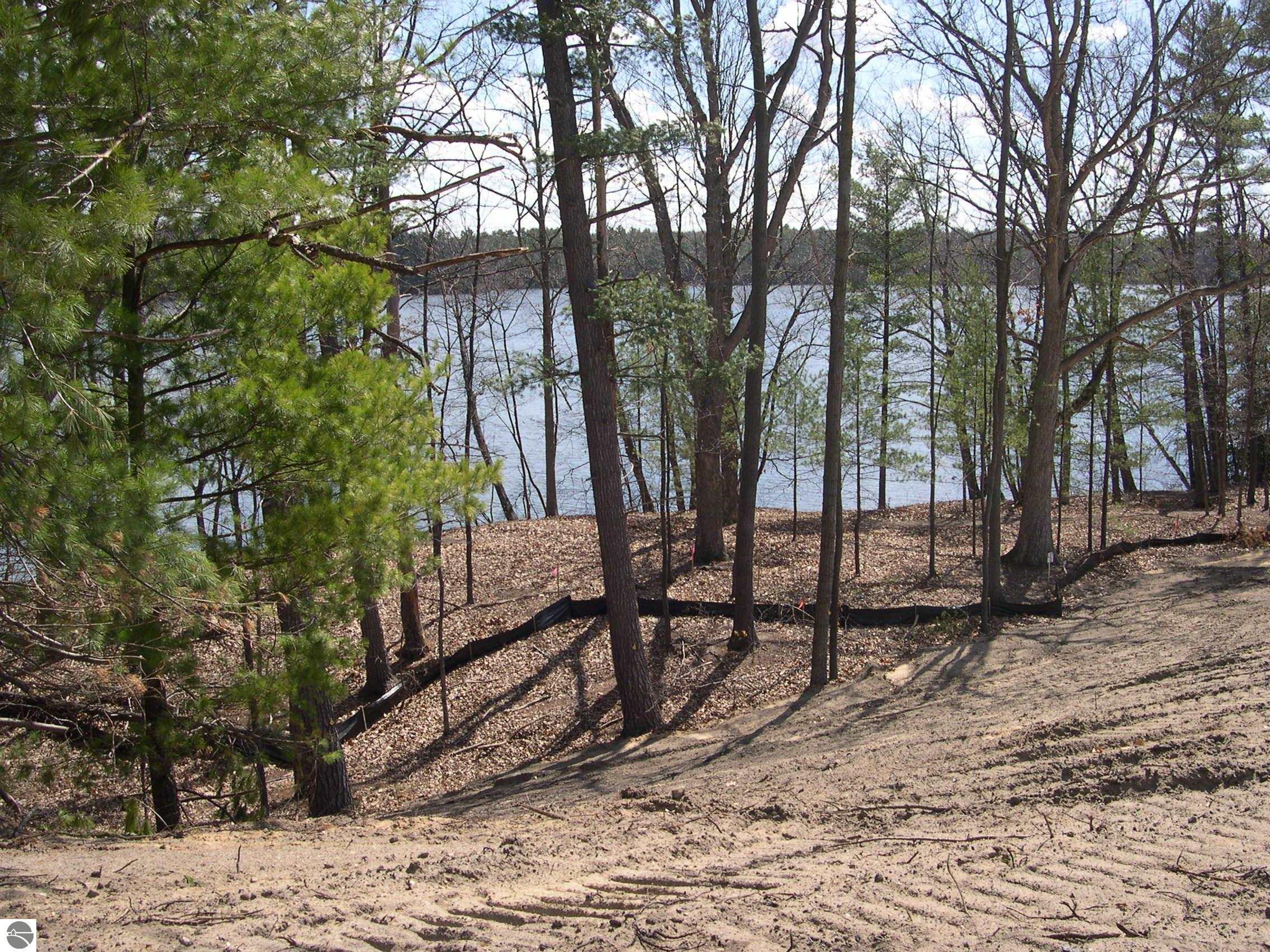 1629 Edgewater Ridge