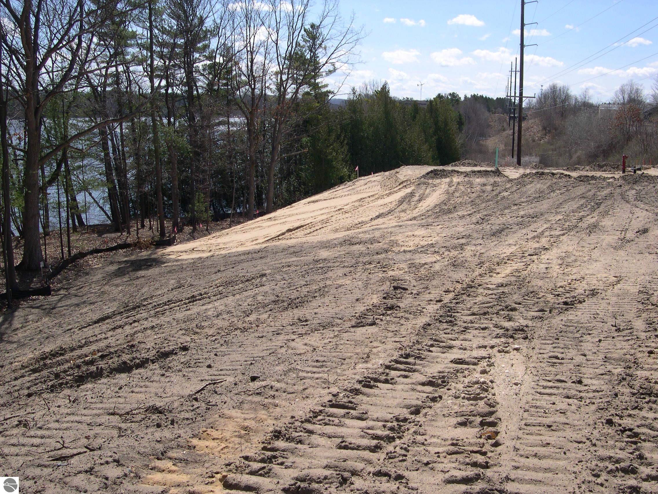 1629 Edgewater Ridge