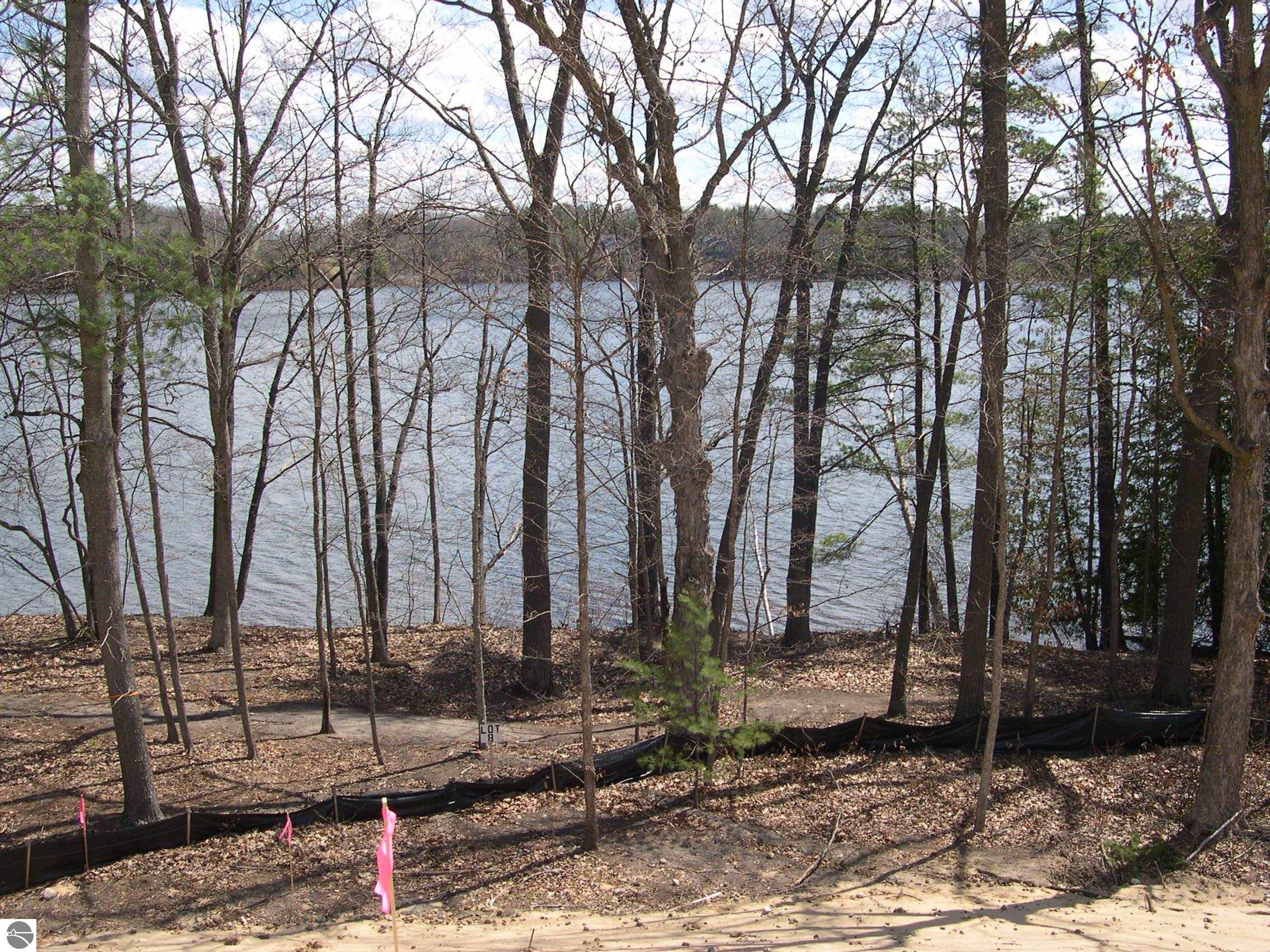 1637 Edgewater Ridge