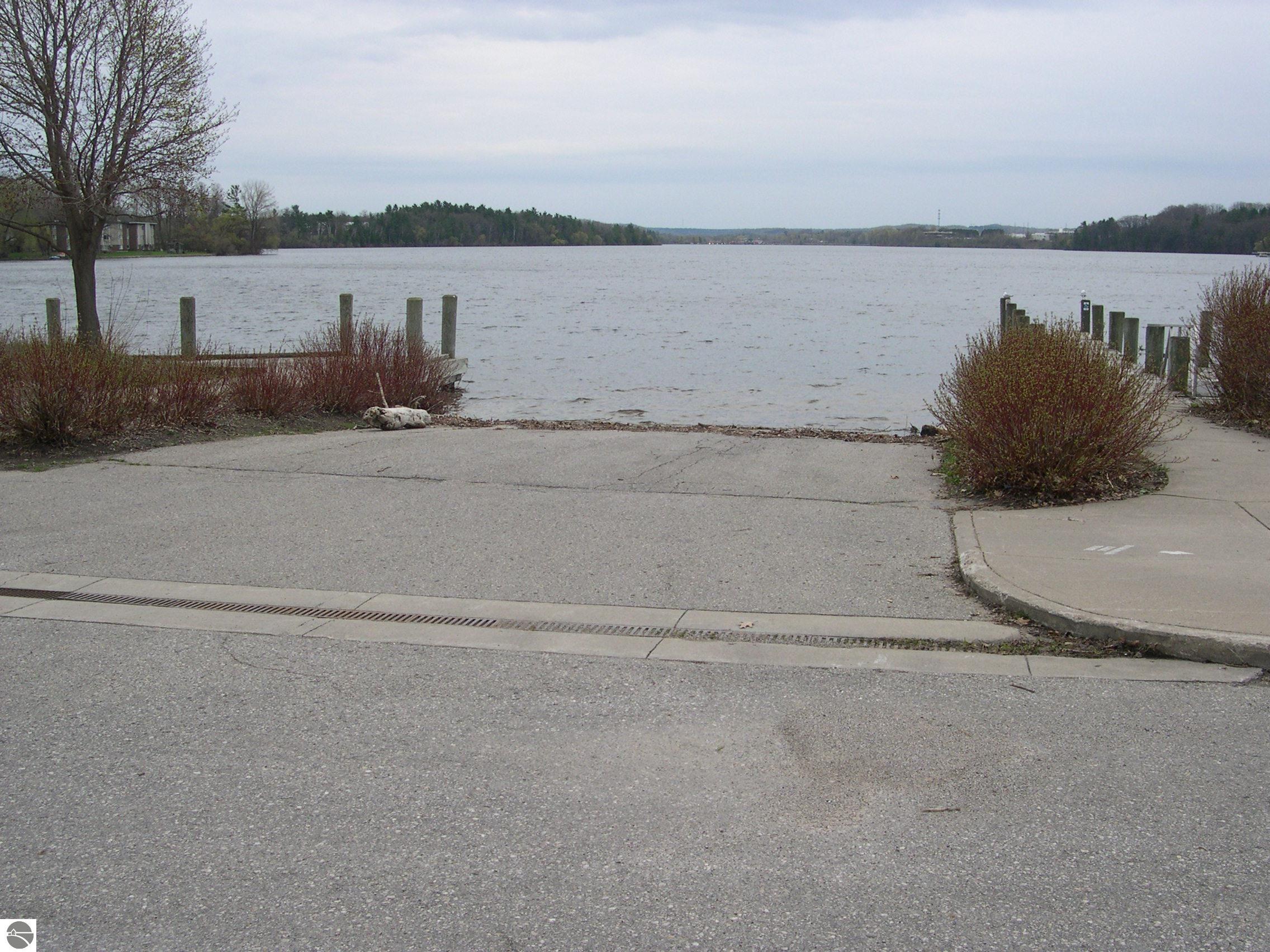 1637 Edgewater Ridge