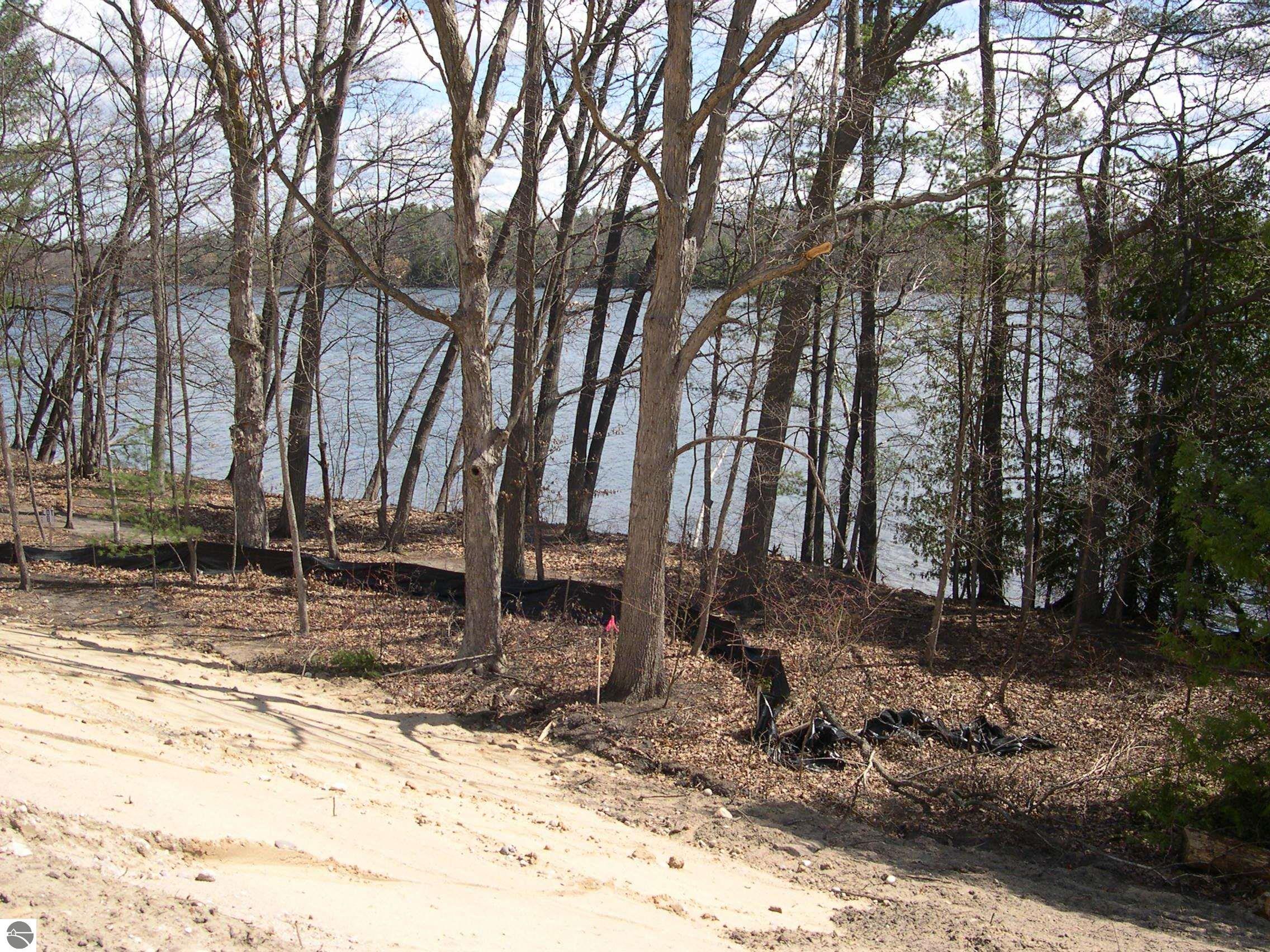 1637 Edgewater Ridge