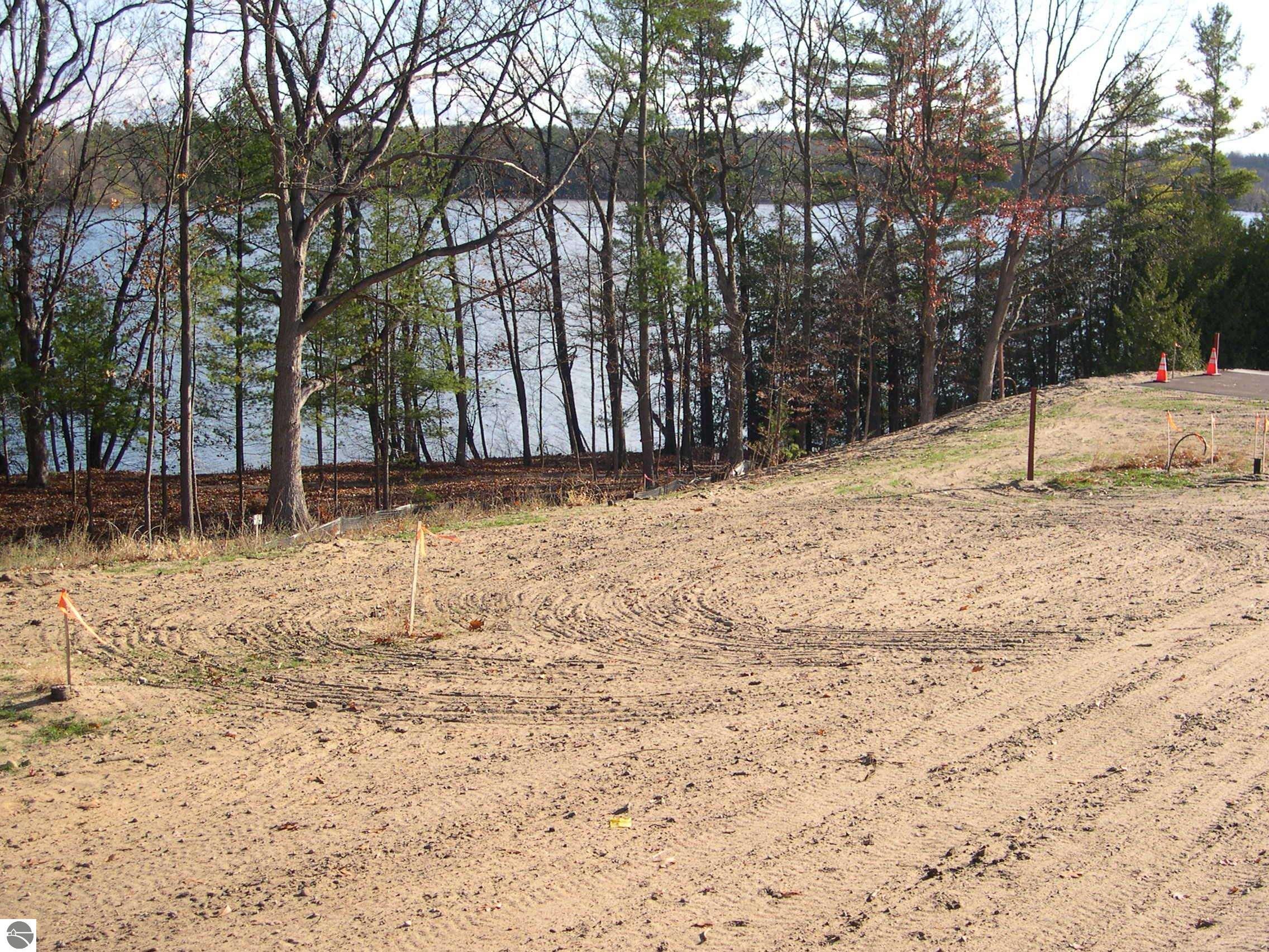 1637 Edgewater Ridge