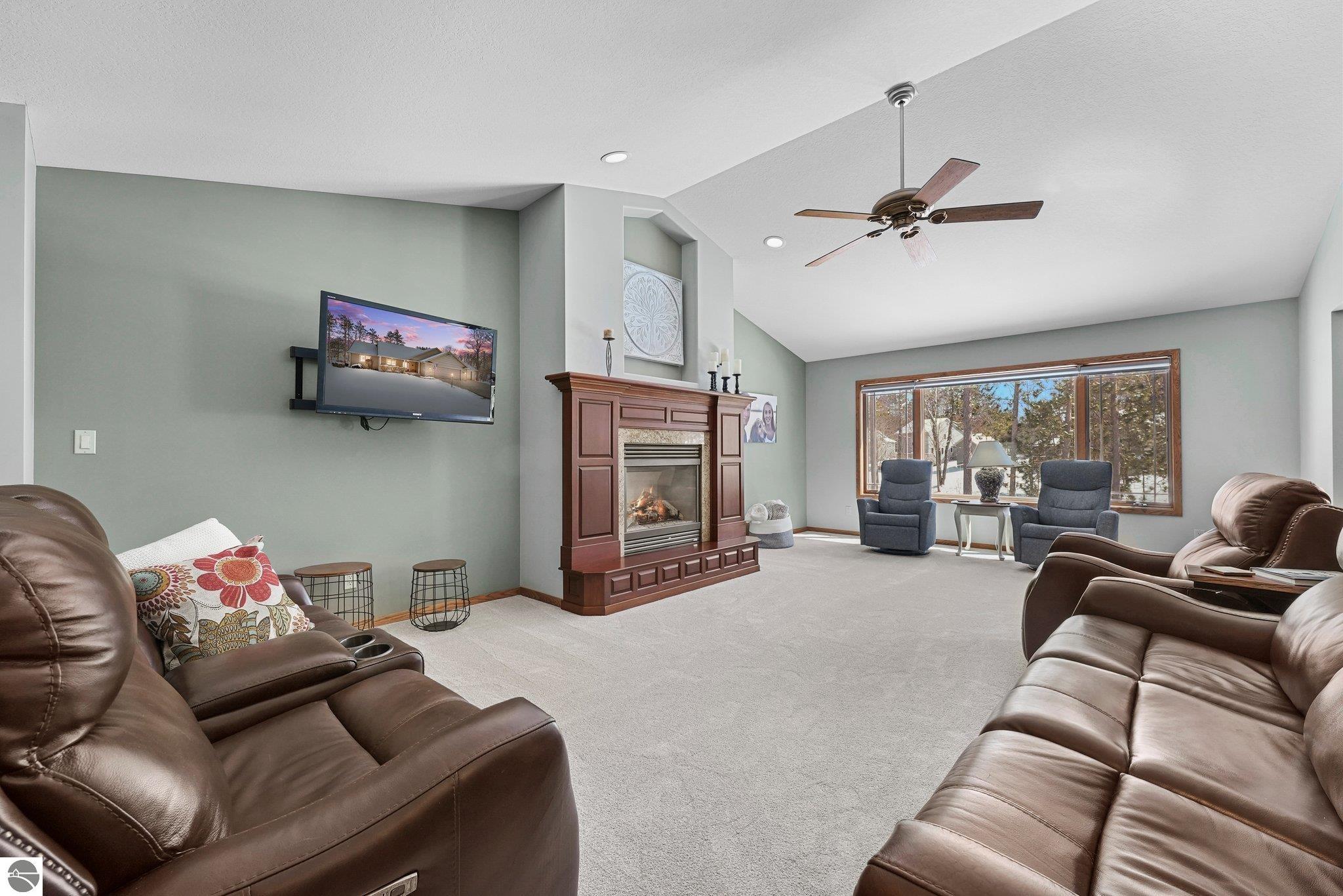 1546 Nightingale Lane