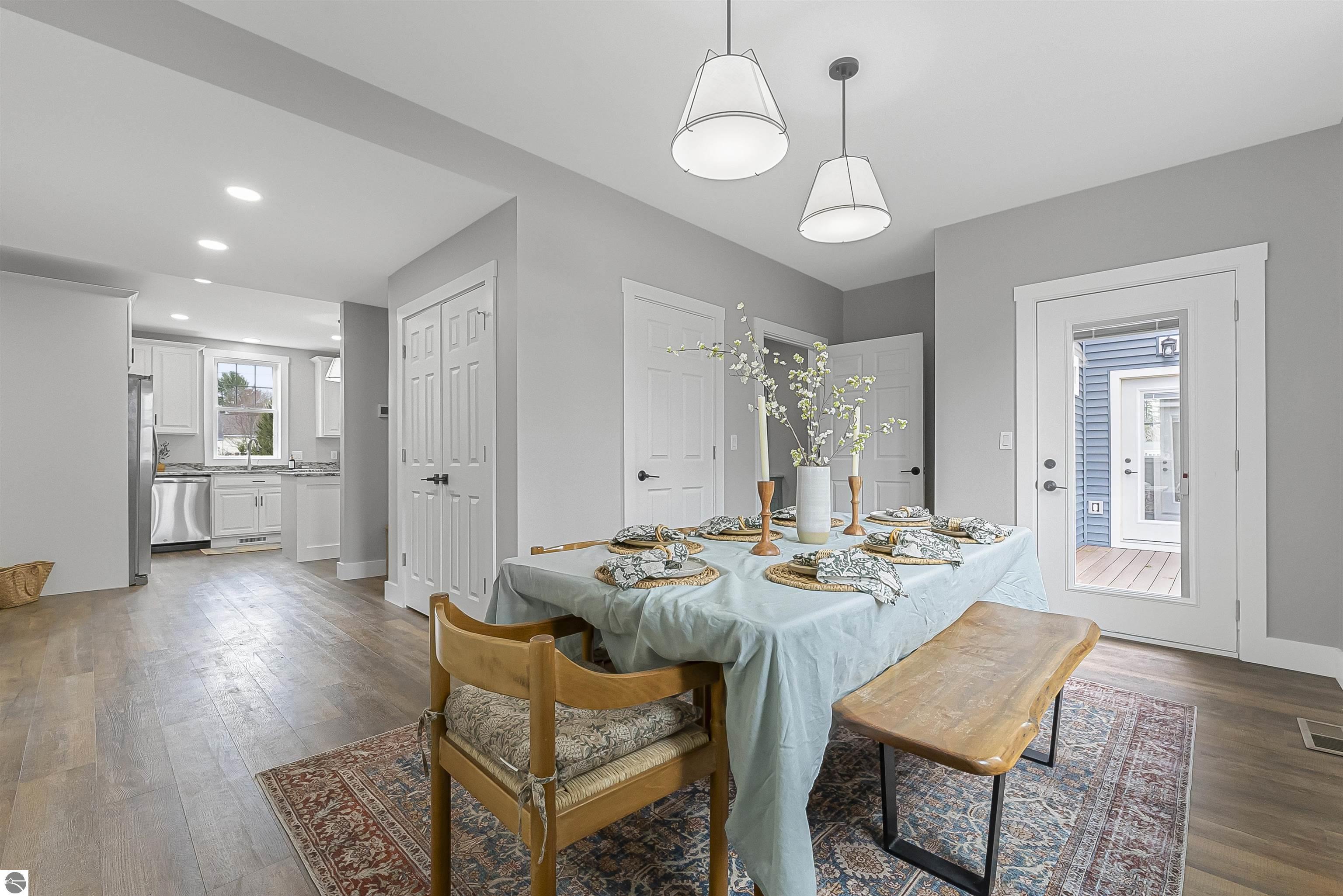 302 W Dresden Street