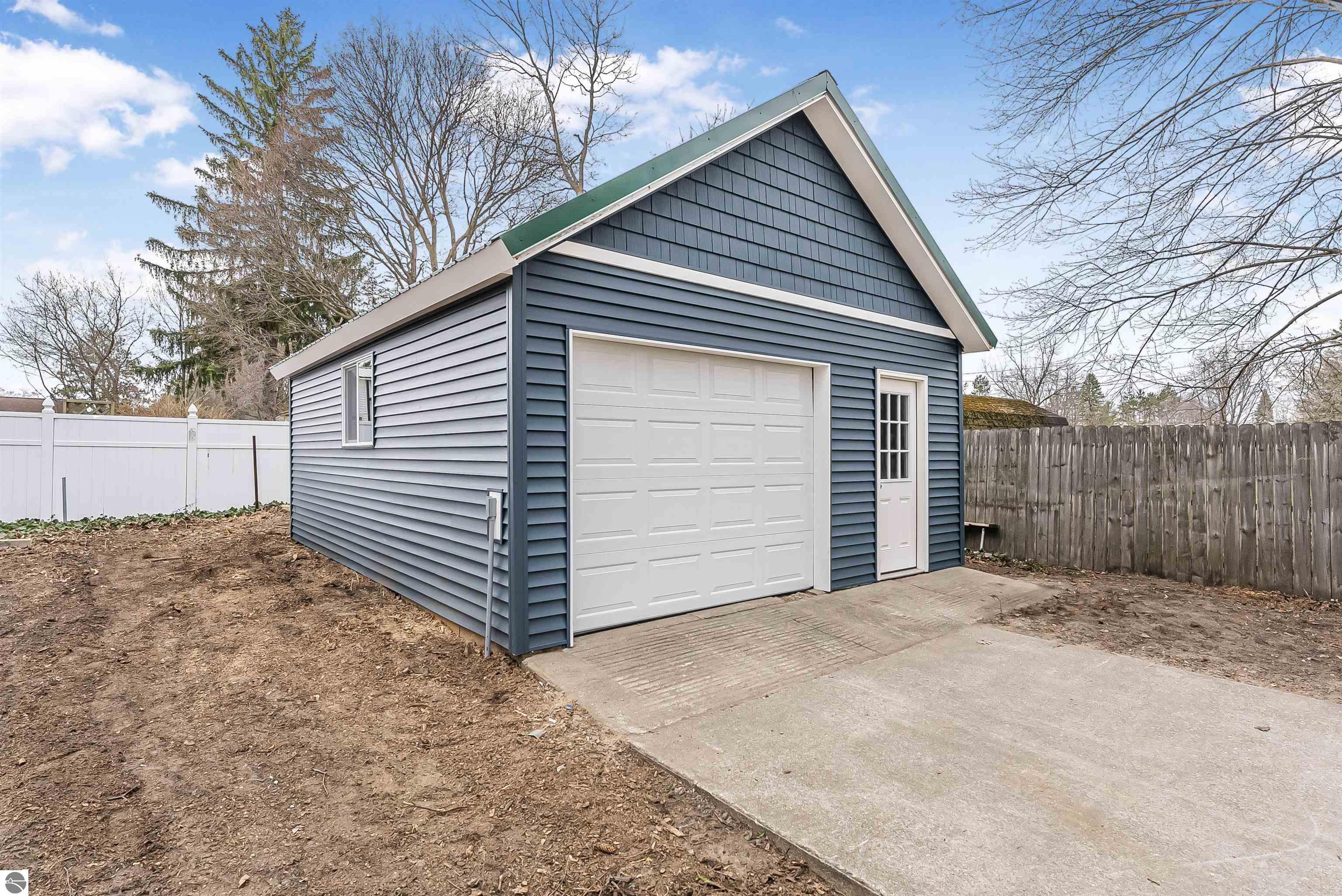 302 W Dresden Street