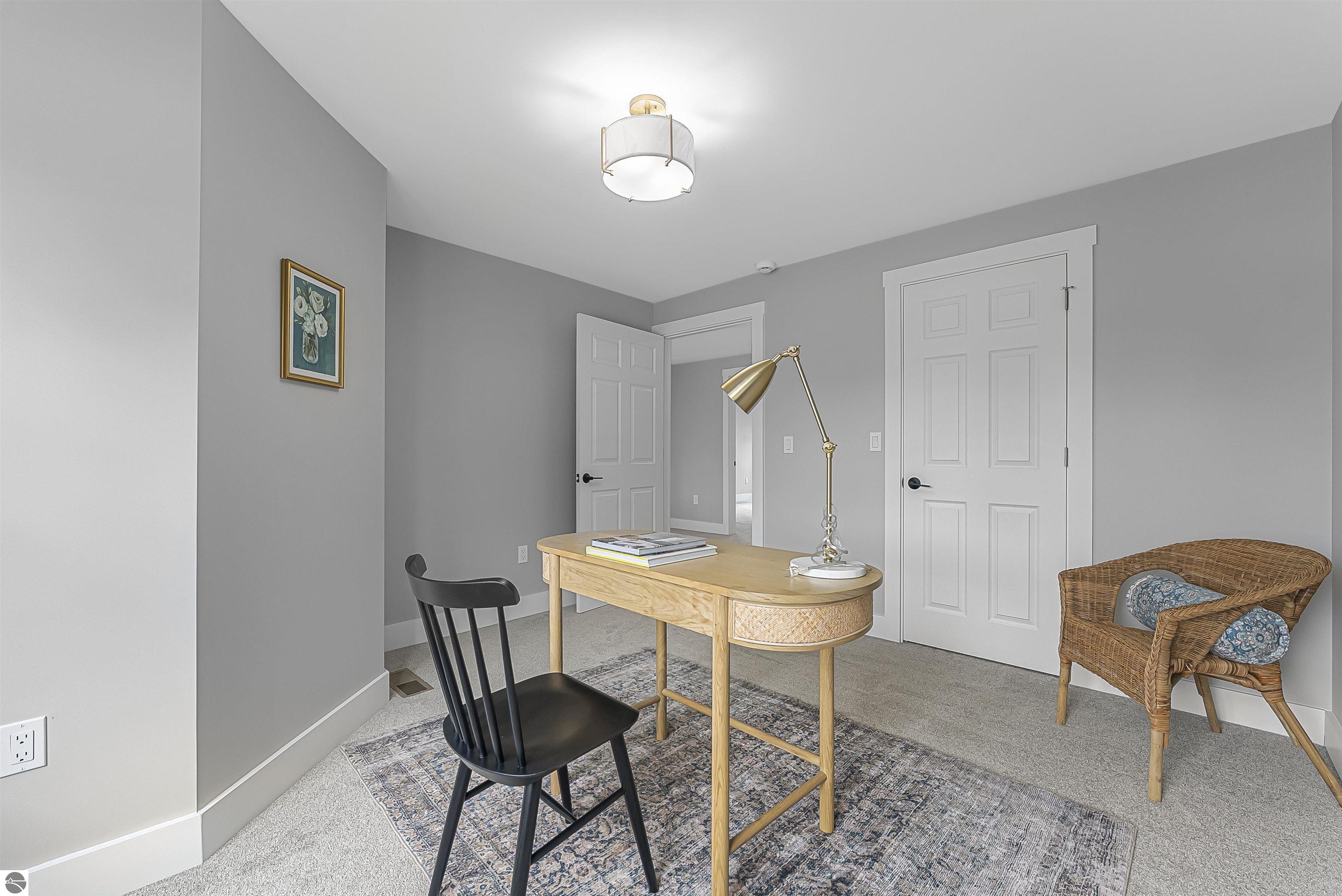 302 W Dresden Street