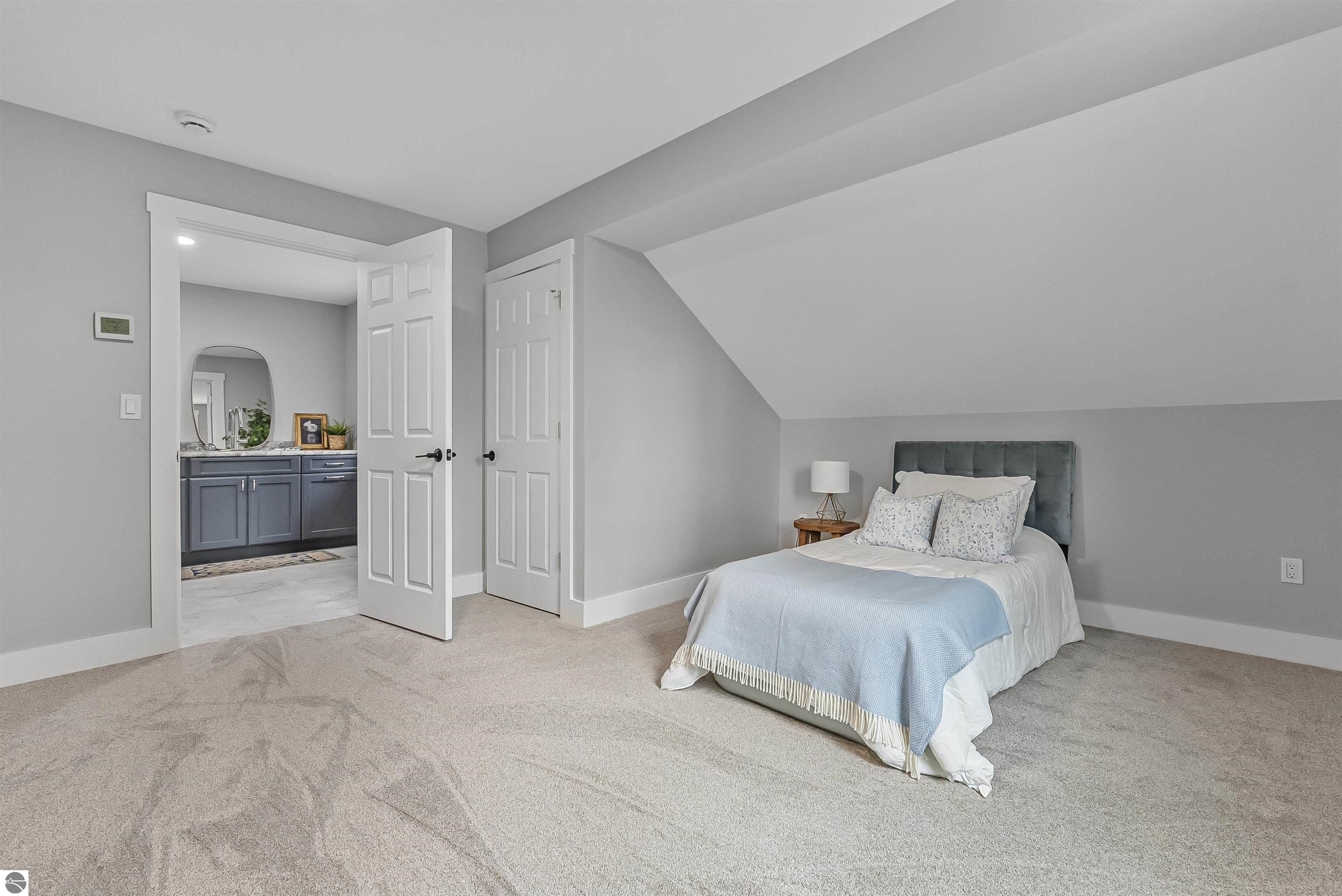 302 W Dresden Street