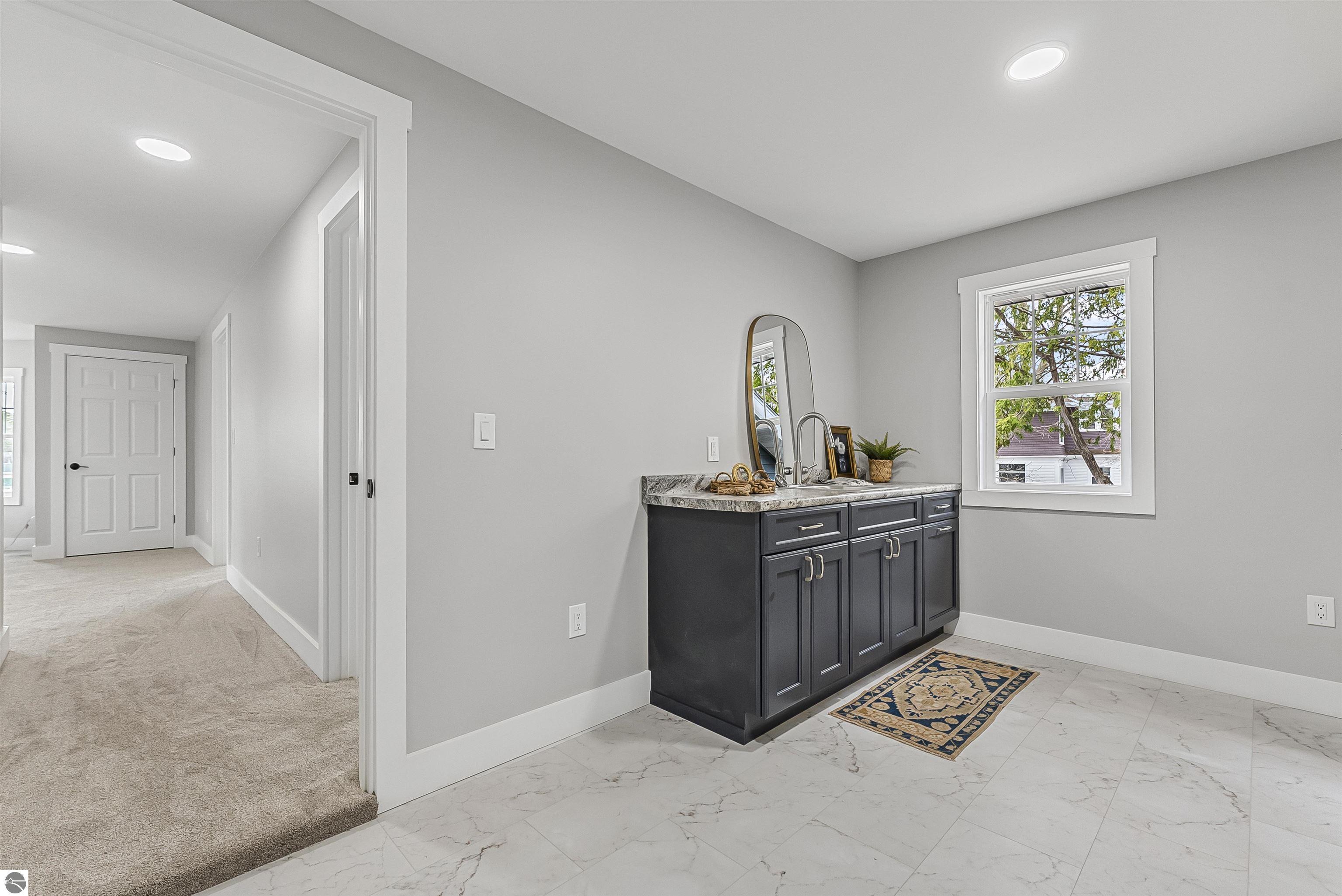 302 W Dresden Street