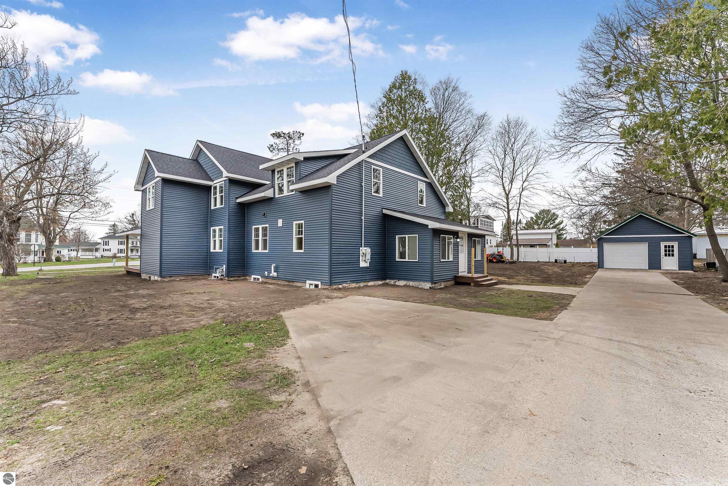 302 W Dresden Street