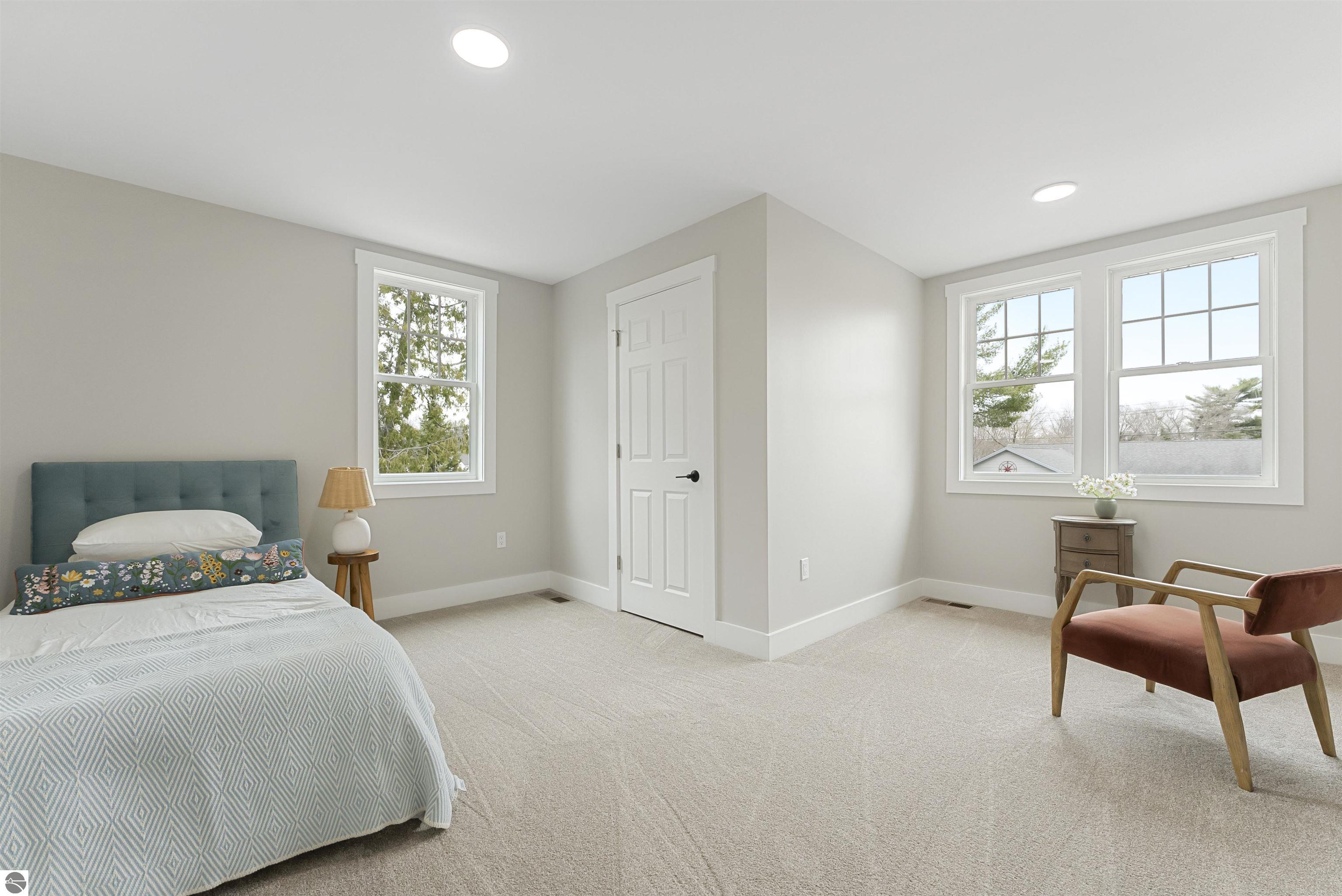 302 W Dresden Street