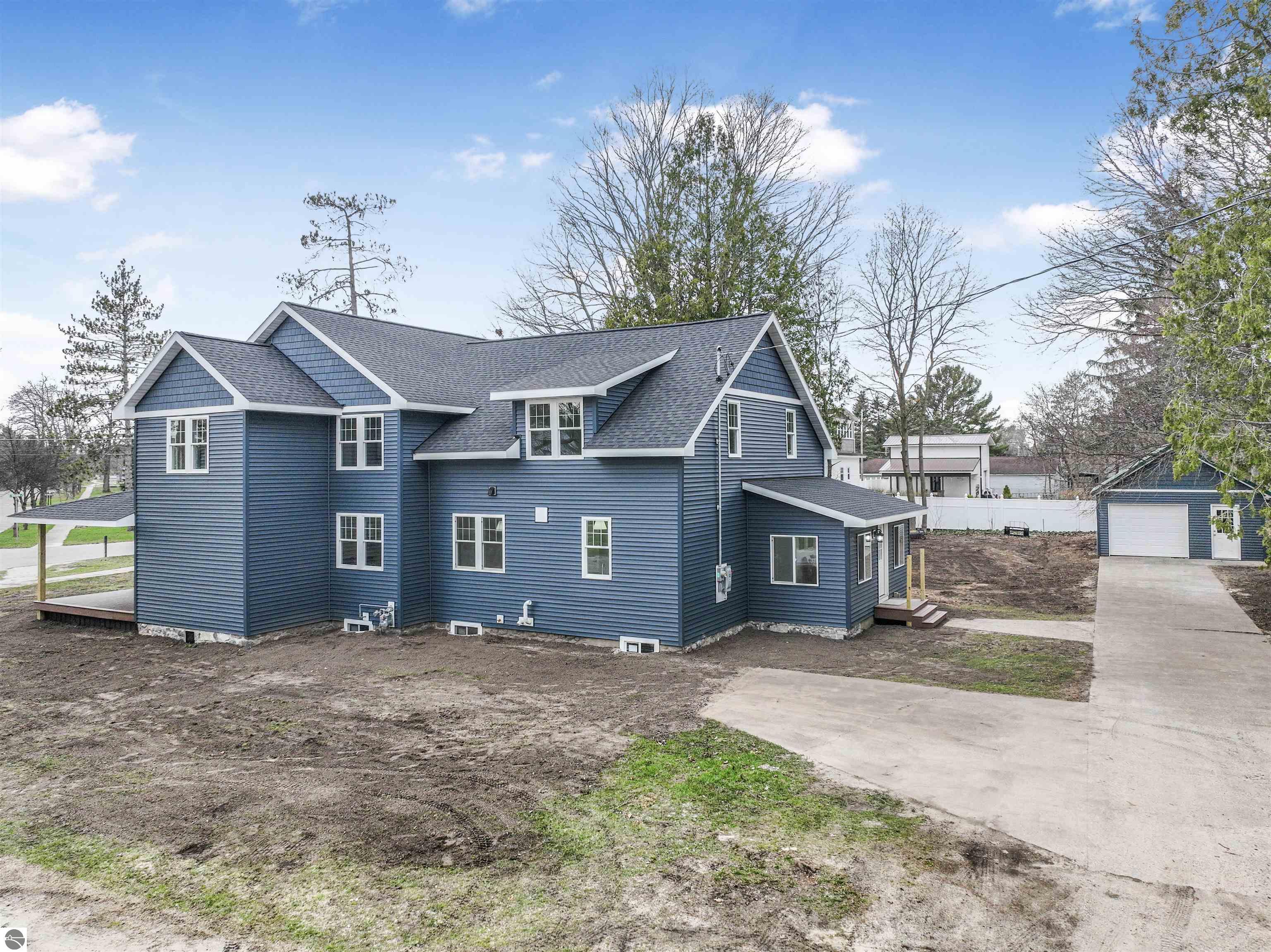 302 W Dresden Street