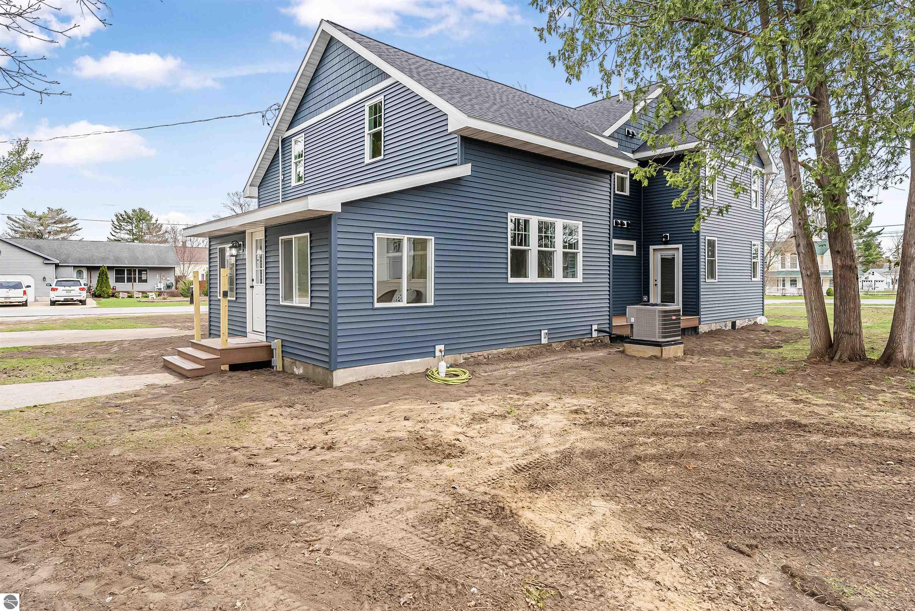 302 W Dresden Street