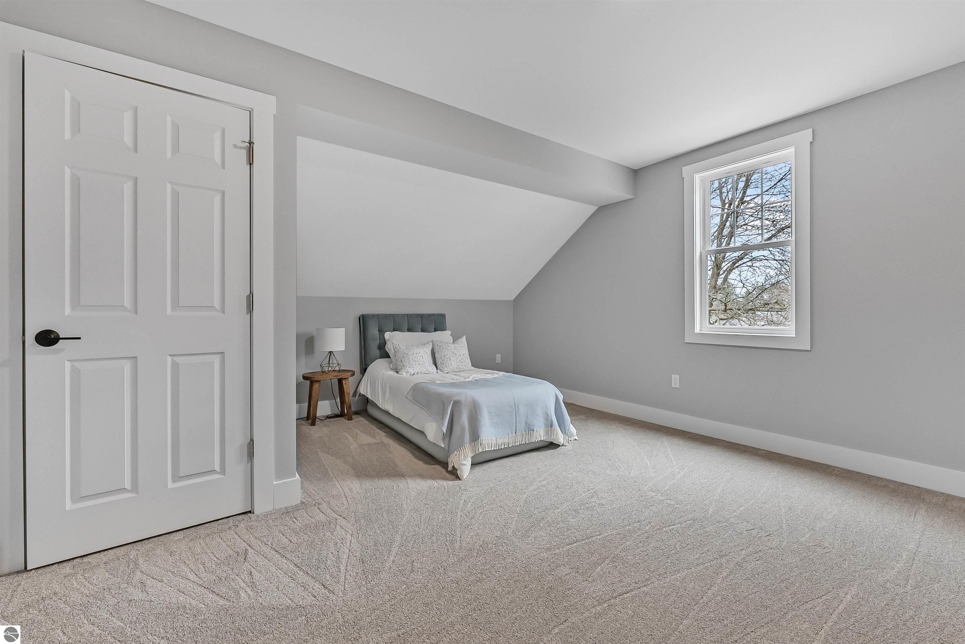 302 W Dresden Street