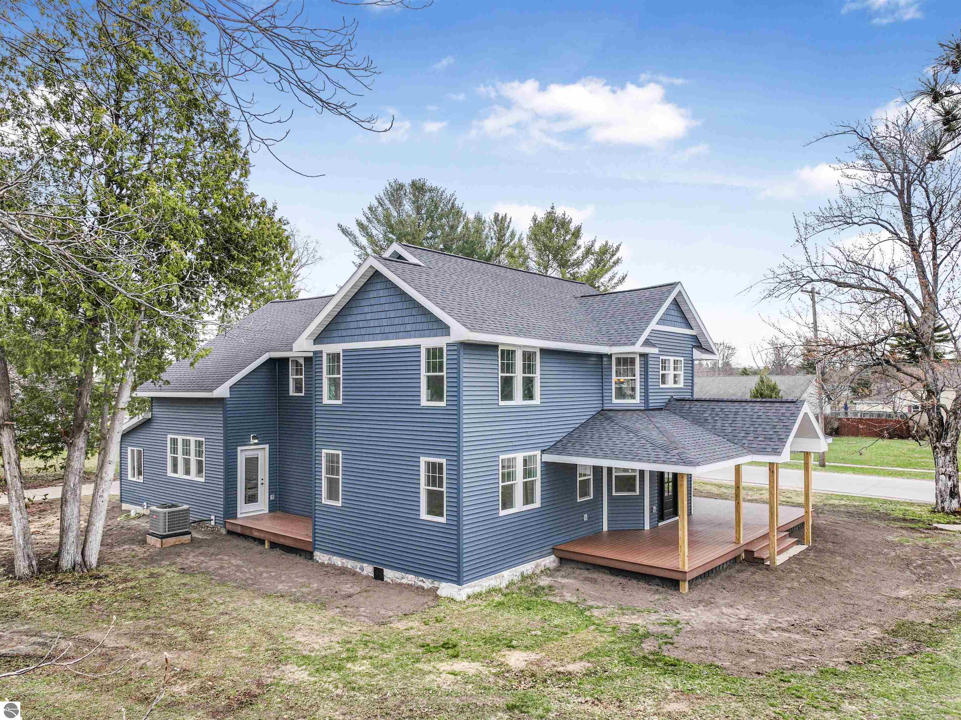 302 W Dresden Street