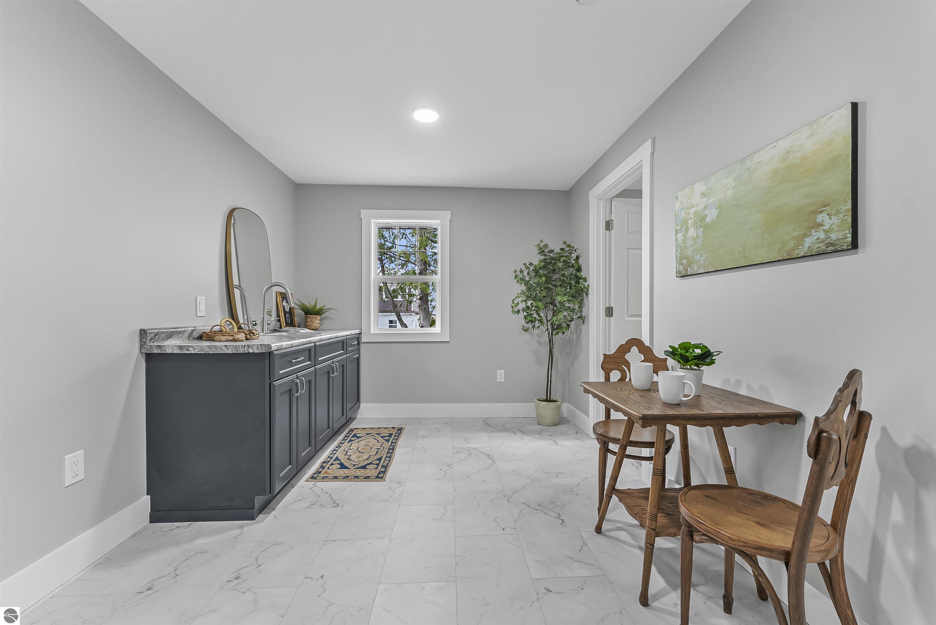 302 W Dresden Street