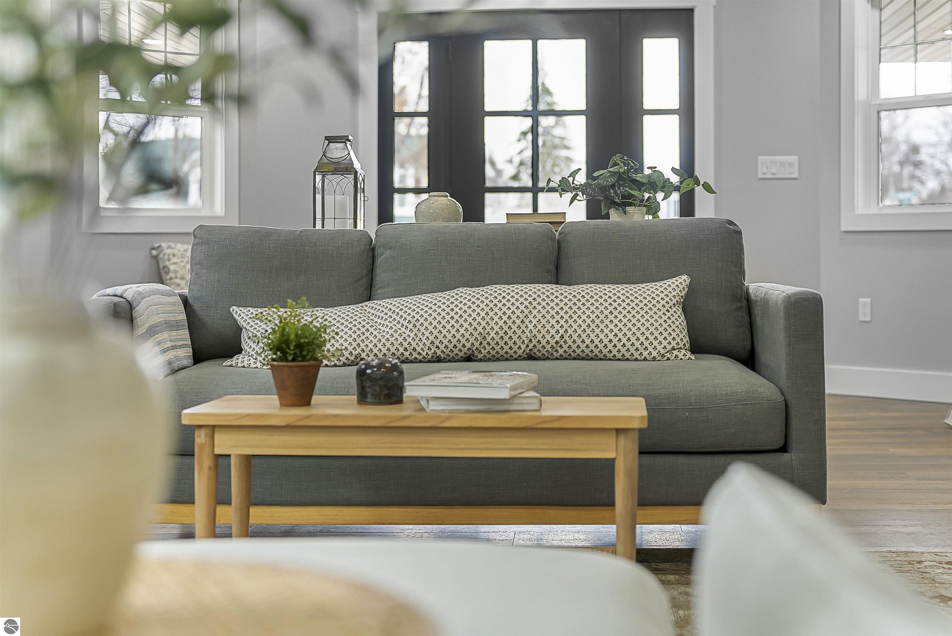 302 W Dresden Street