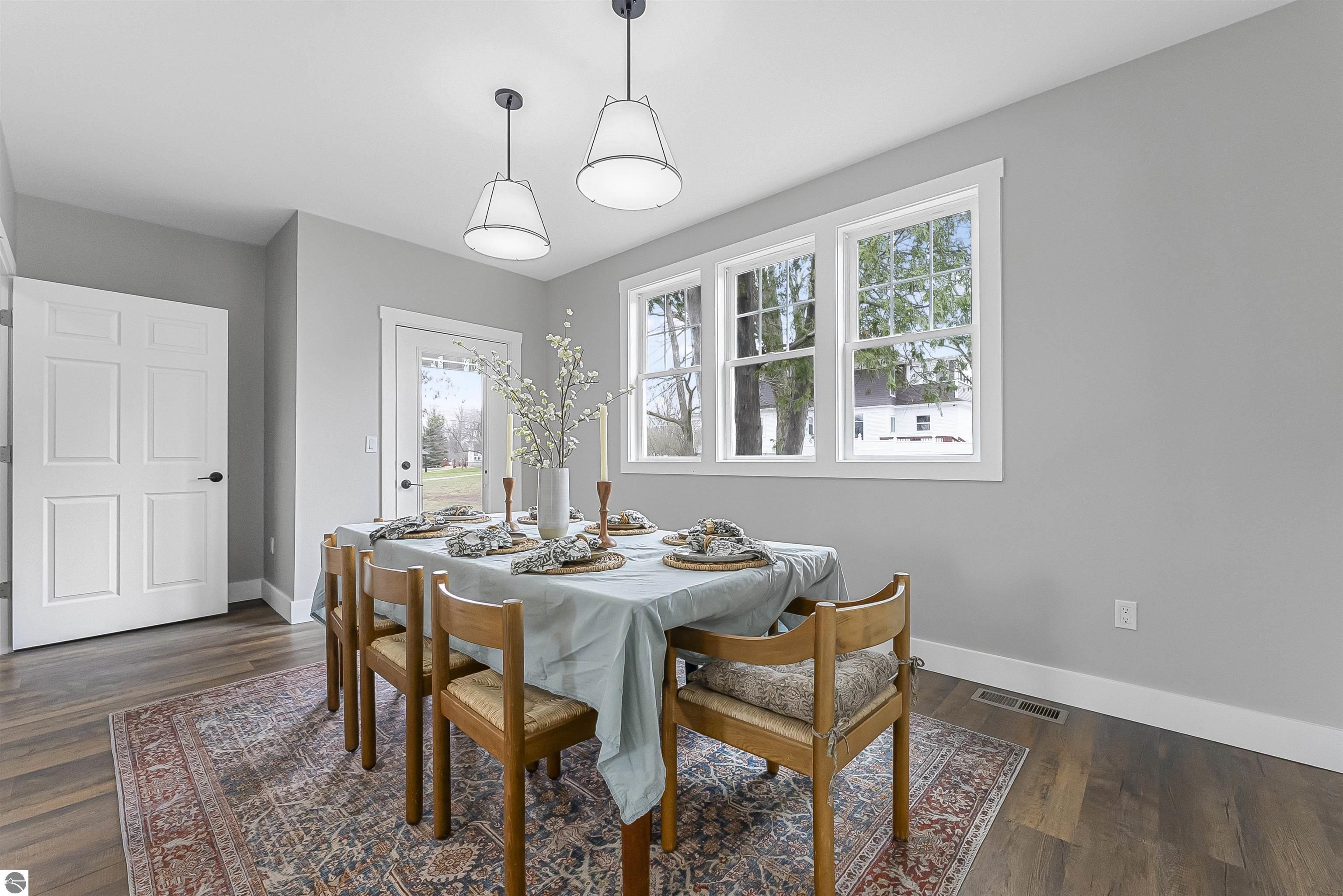 302 W Dresden Street