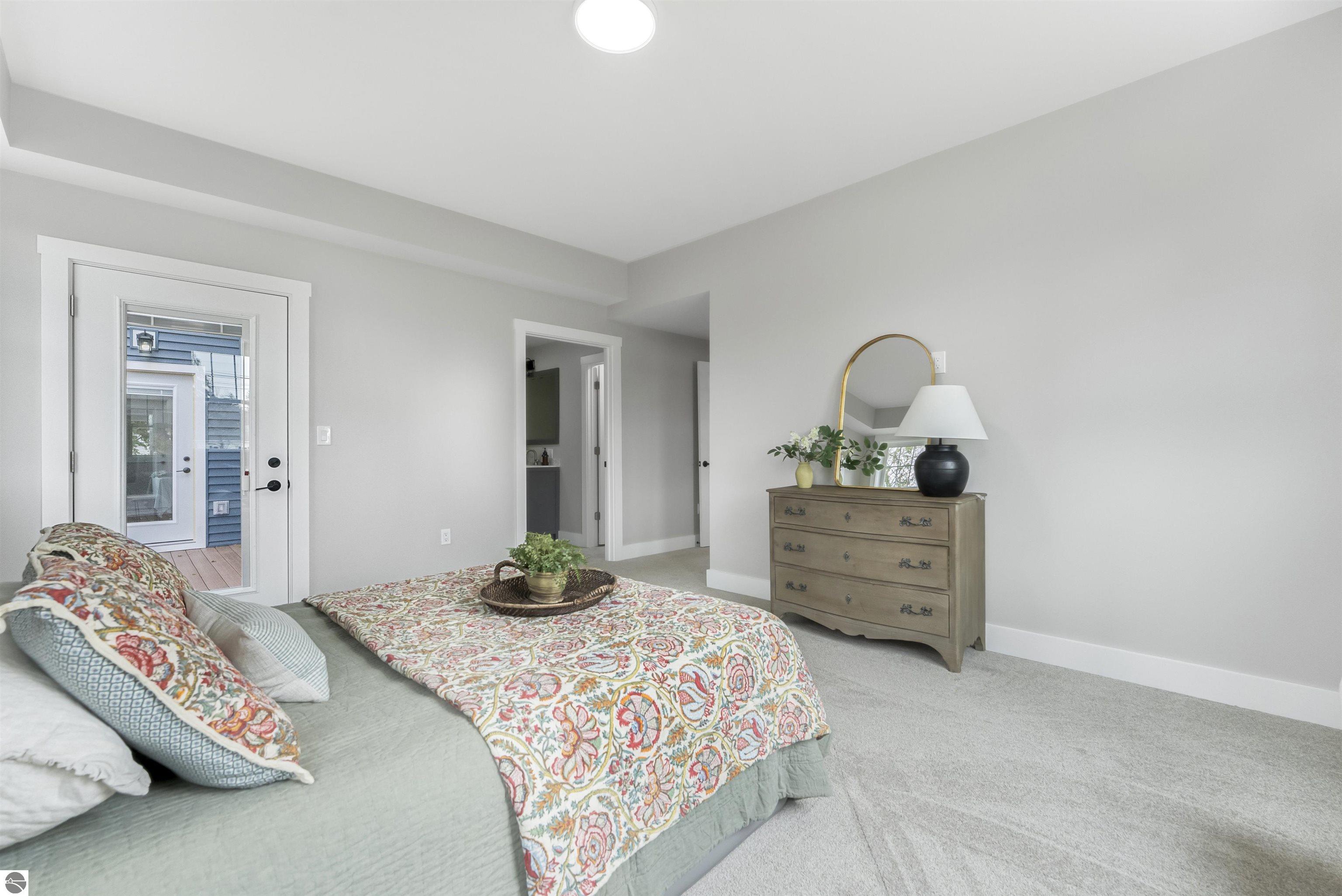 302 W Dresden Street