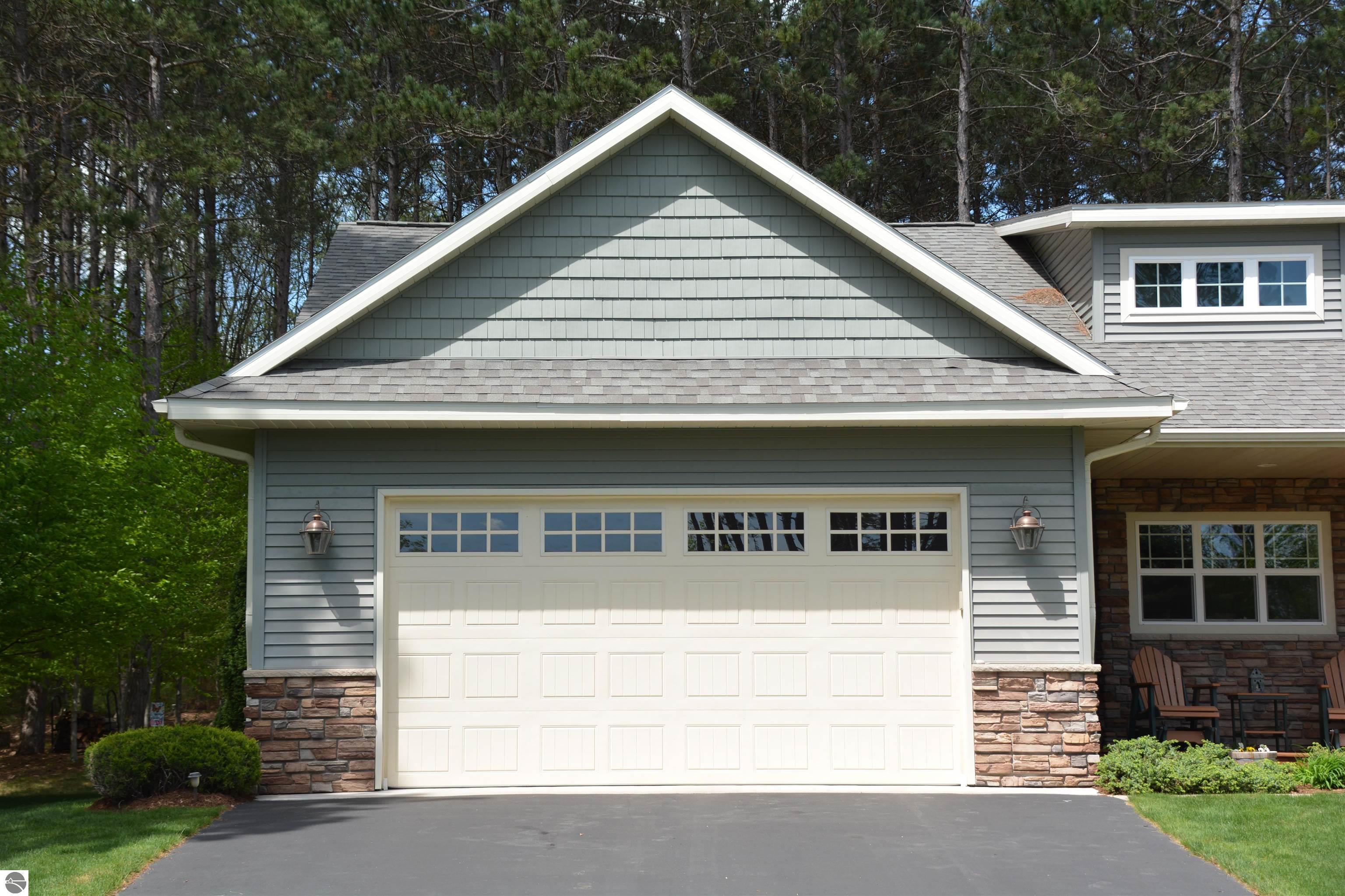 9806 King Fisher Trail