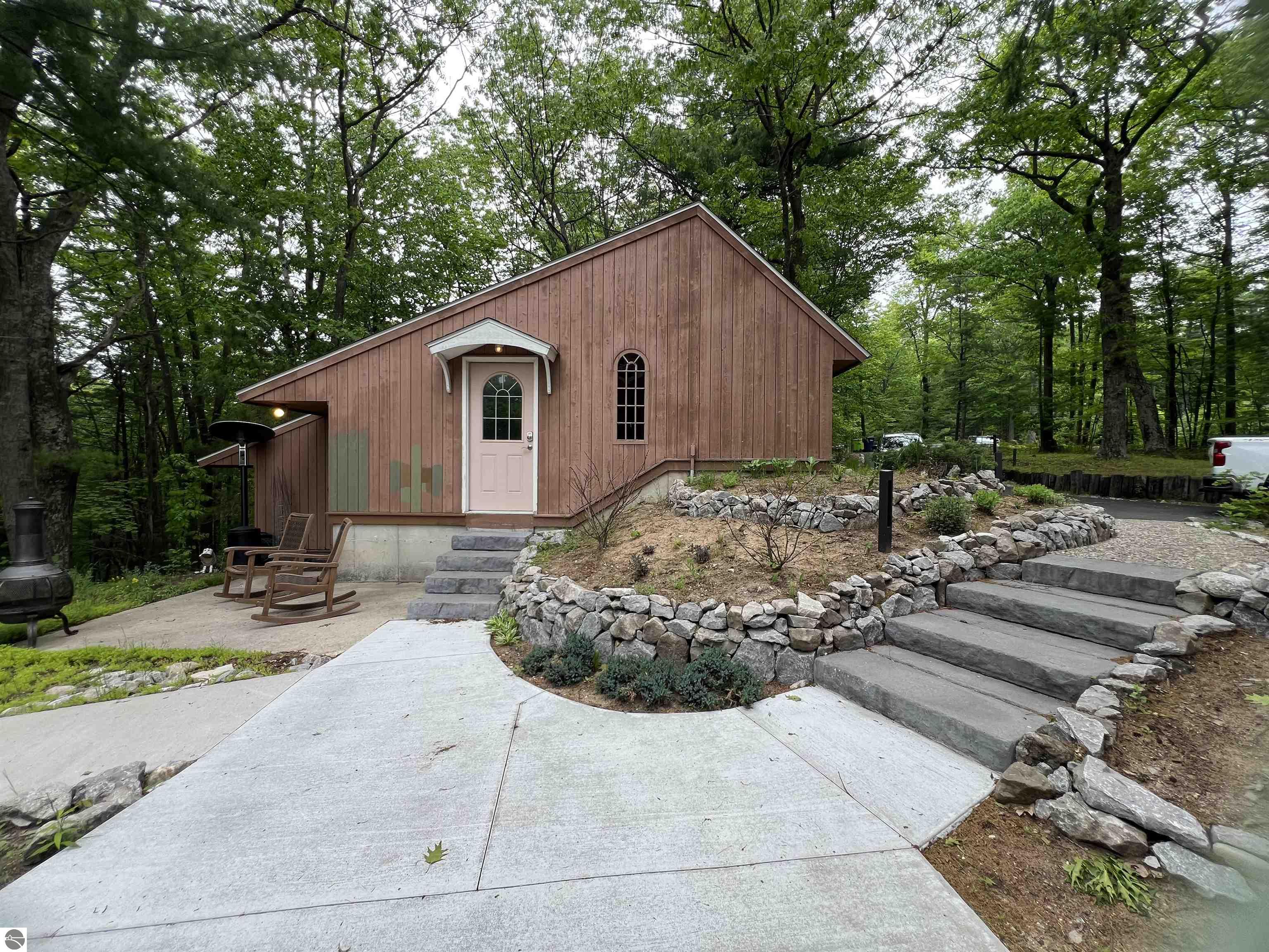 2835 Keewaydin Trail