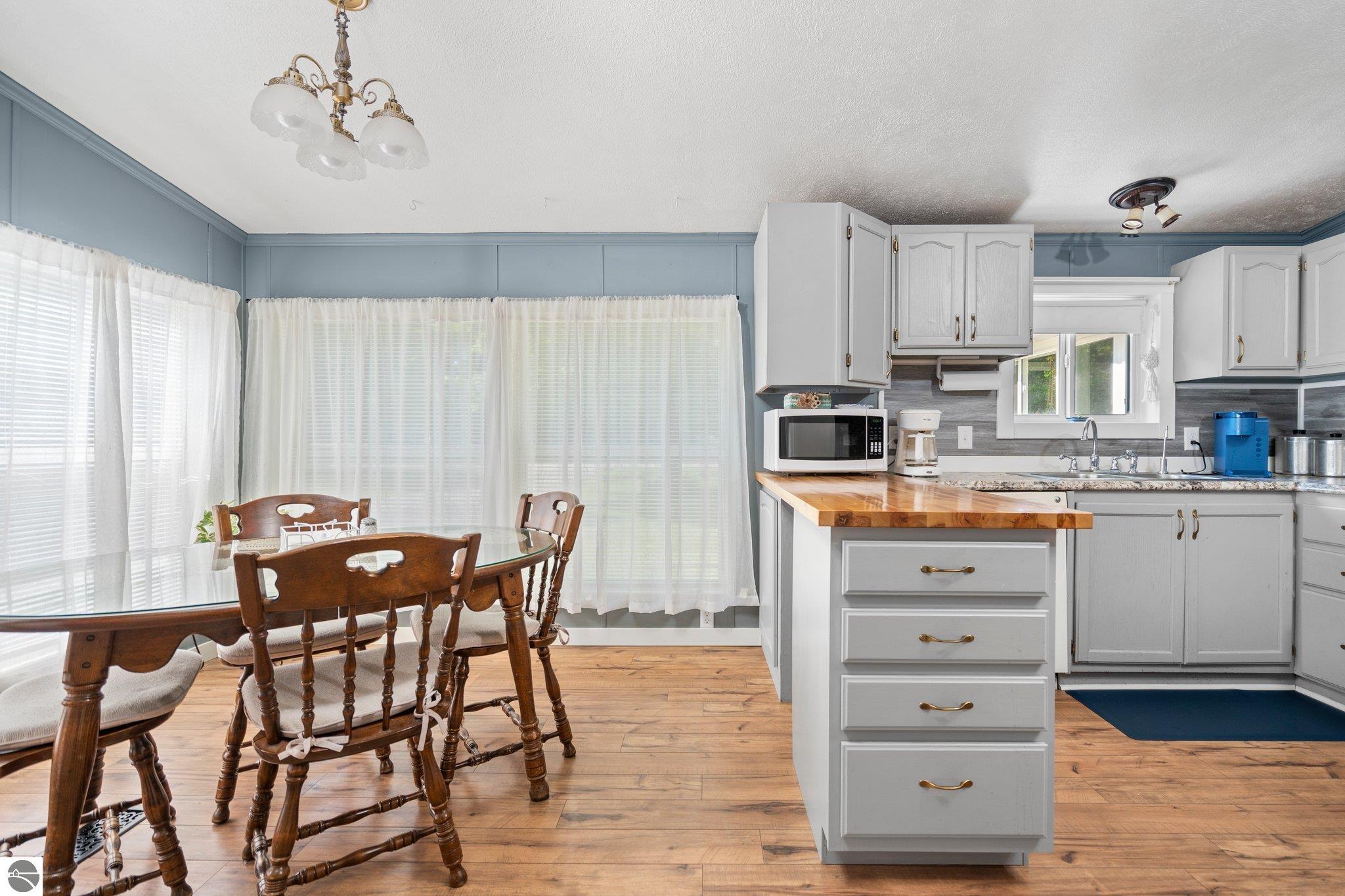 4442 N Ironwood Drive