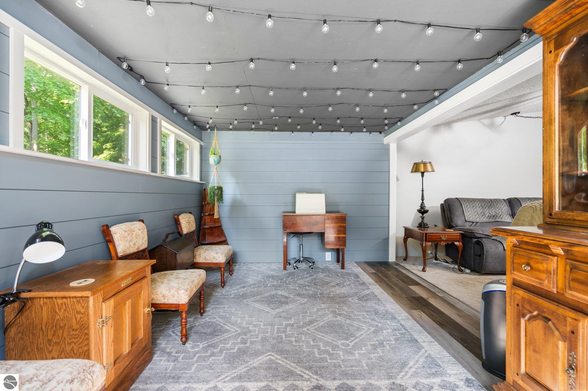 4442 N Ironwood Drive