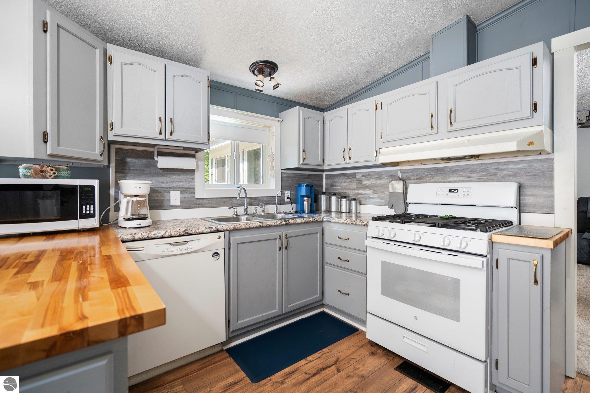 4442 N Ironwood Drive