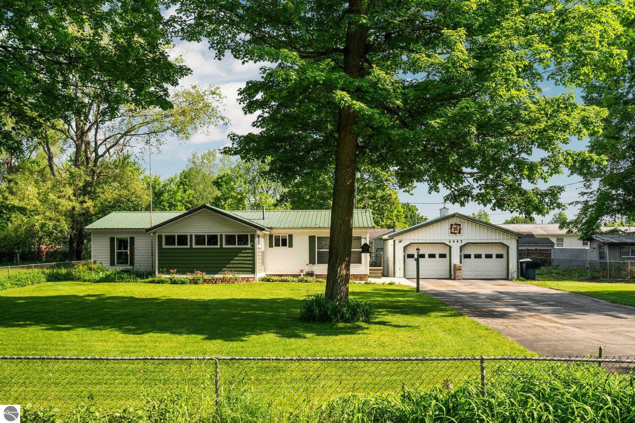 4442 N Ironwood Drive