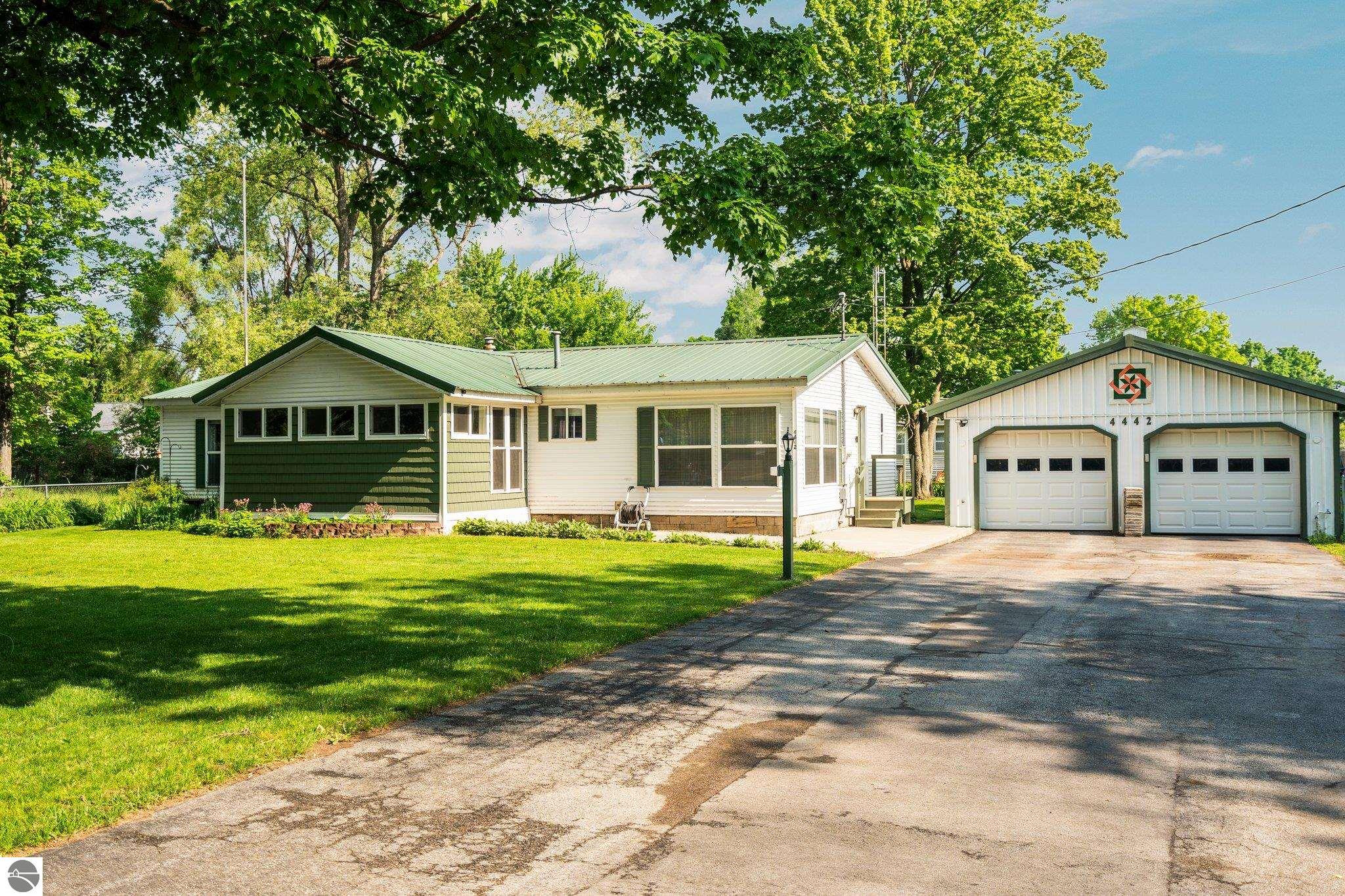 4442 N Ironwood Drive