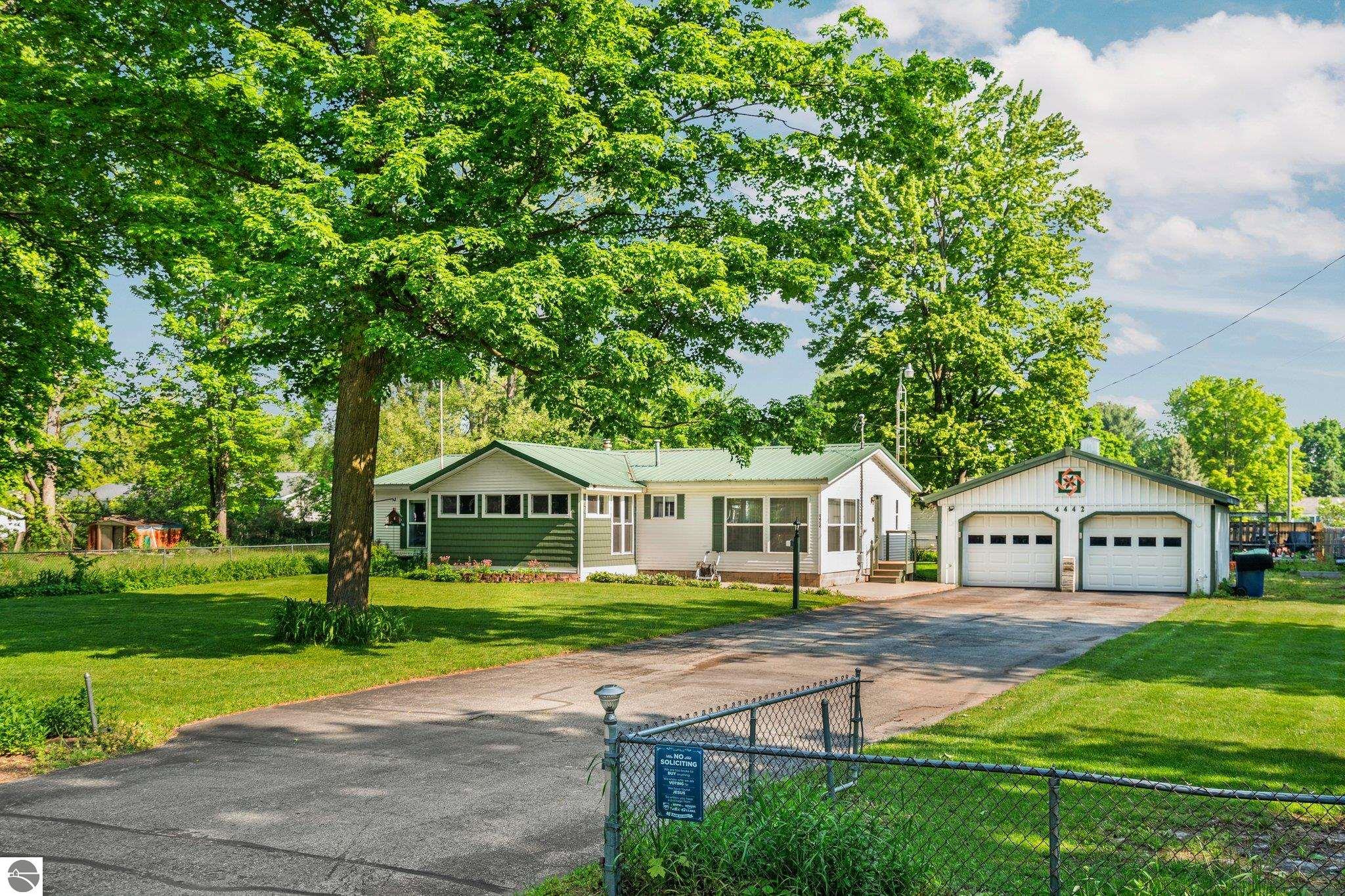 4442 N Ironwood Drive