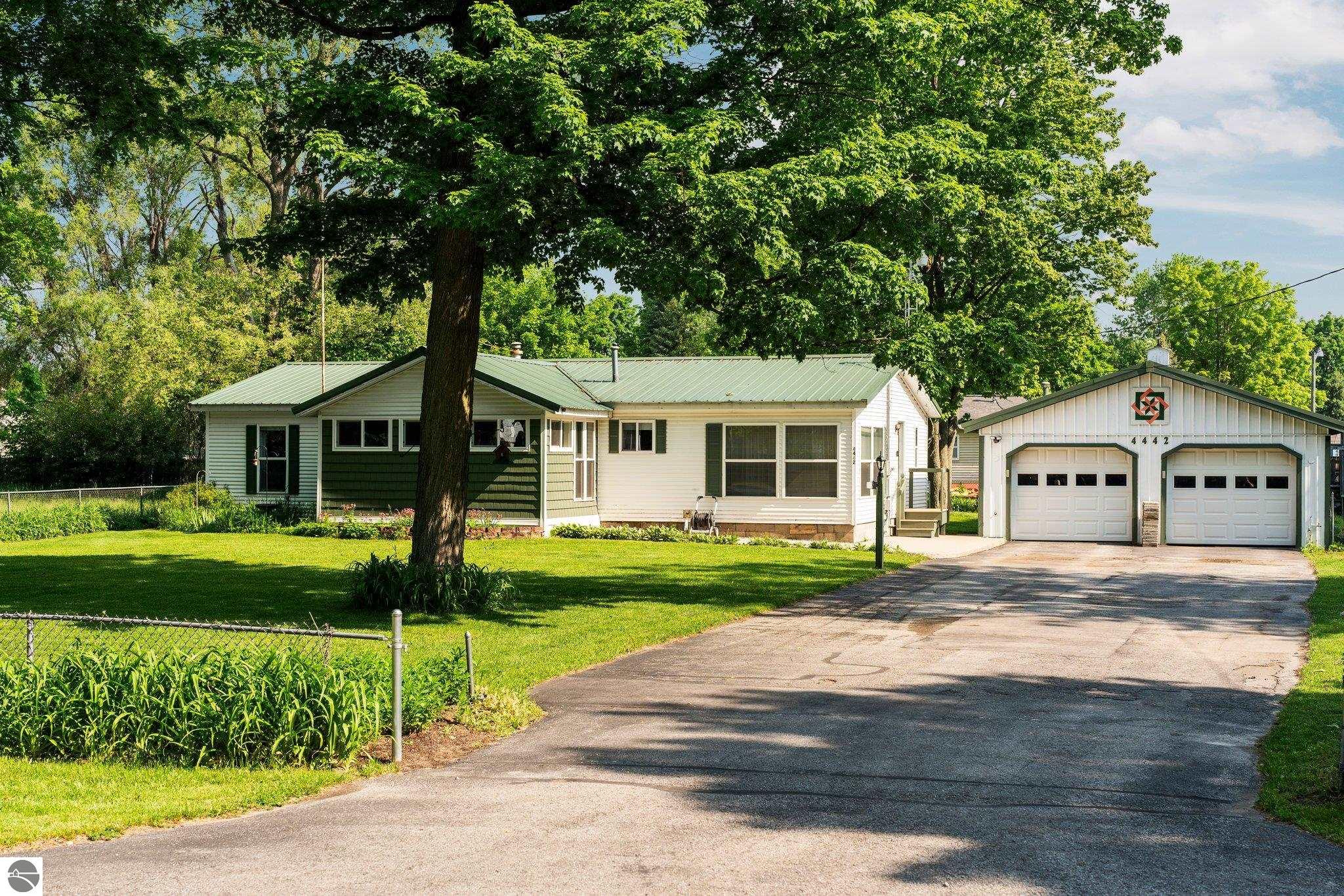 4442 N Ironwood Drive