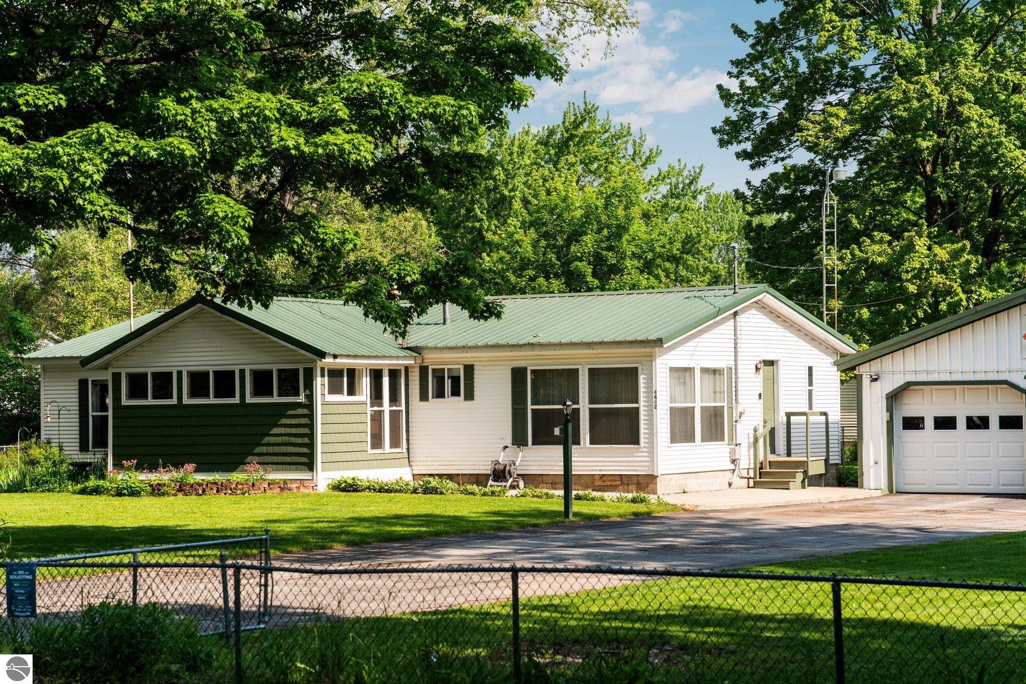 4442 N Ironwood Drive