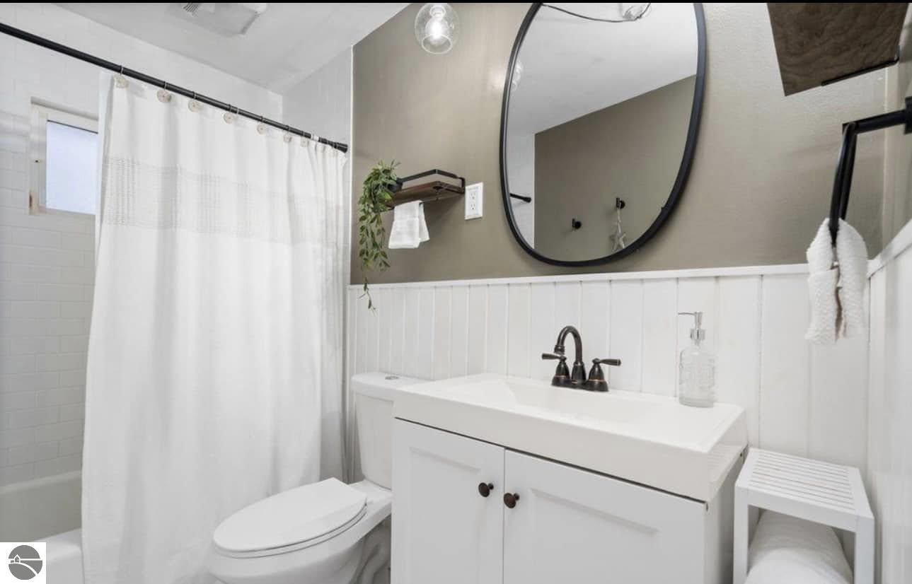 1031 E State Street, Traverse City