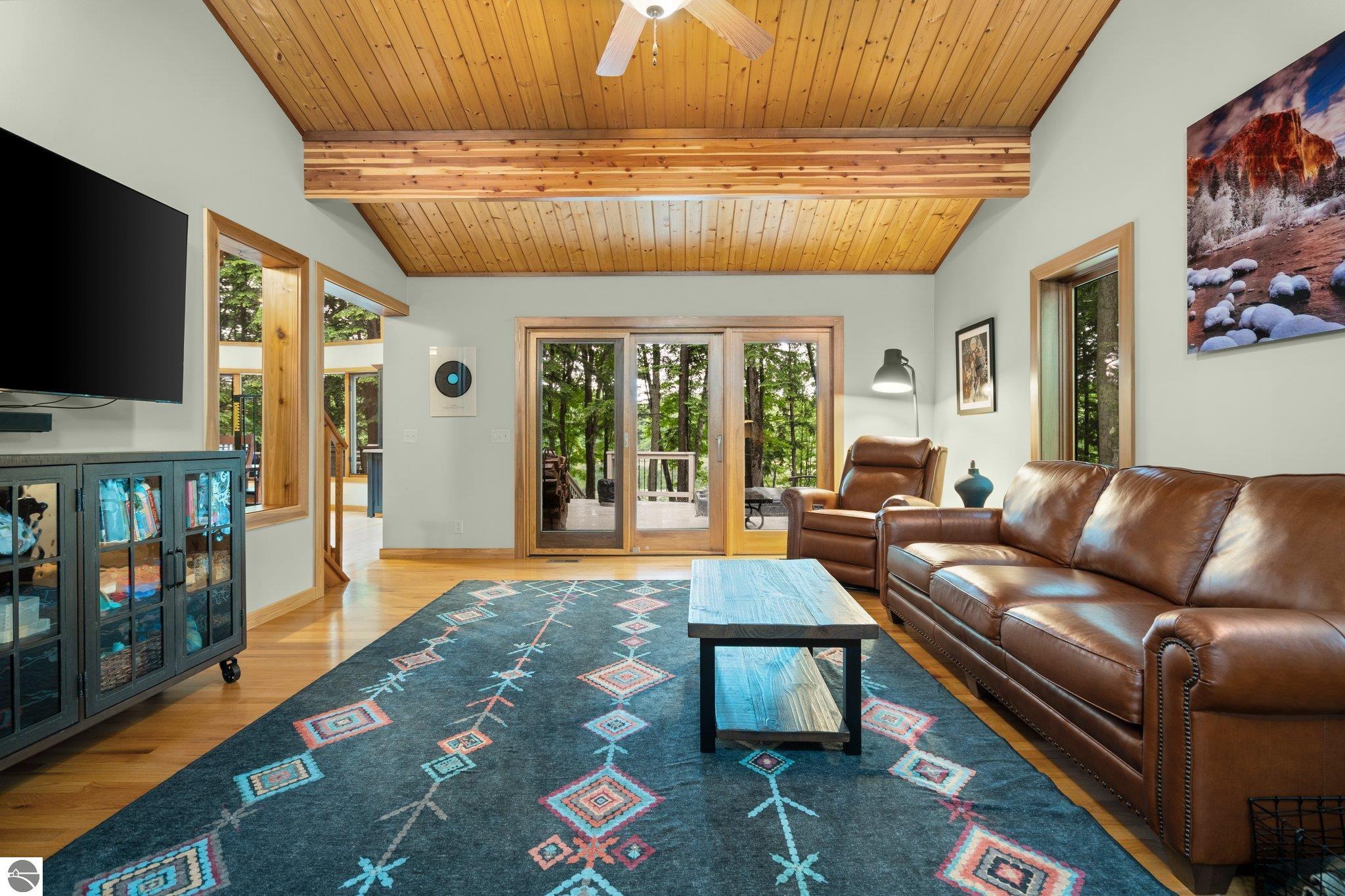 19545 Woodland Trail