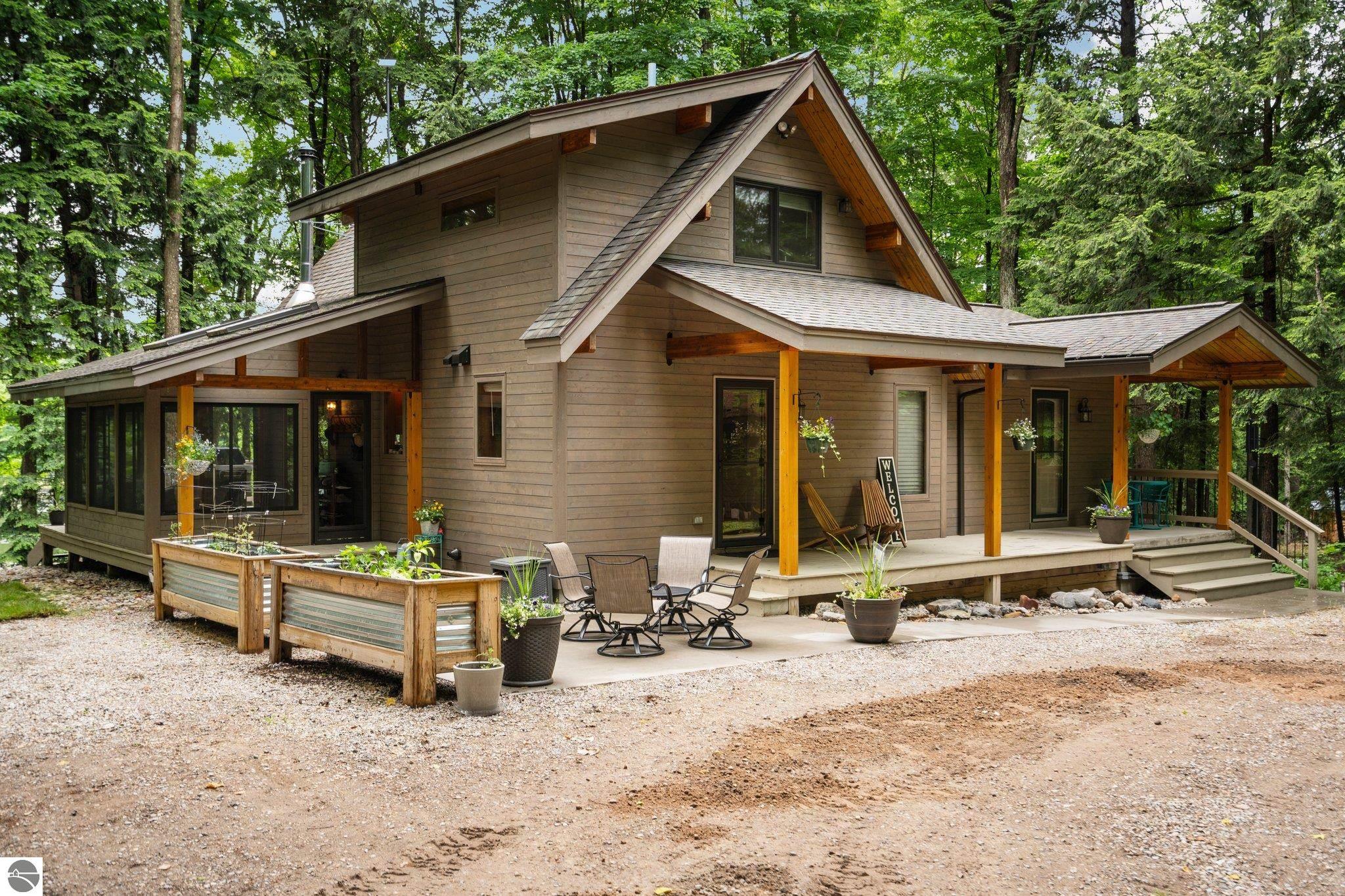 19545 Woodland Trail