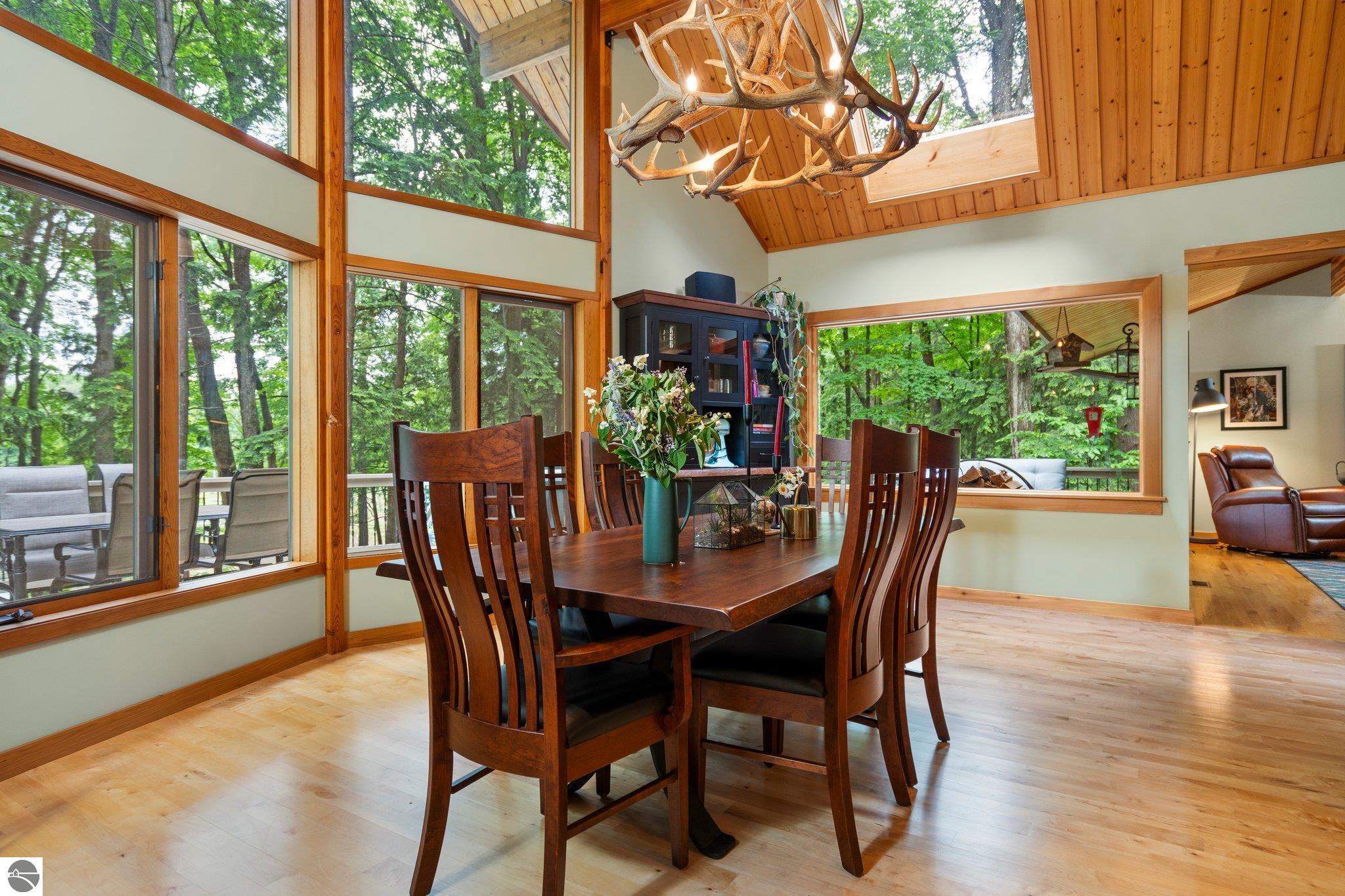 19545 Woodland Trail