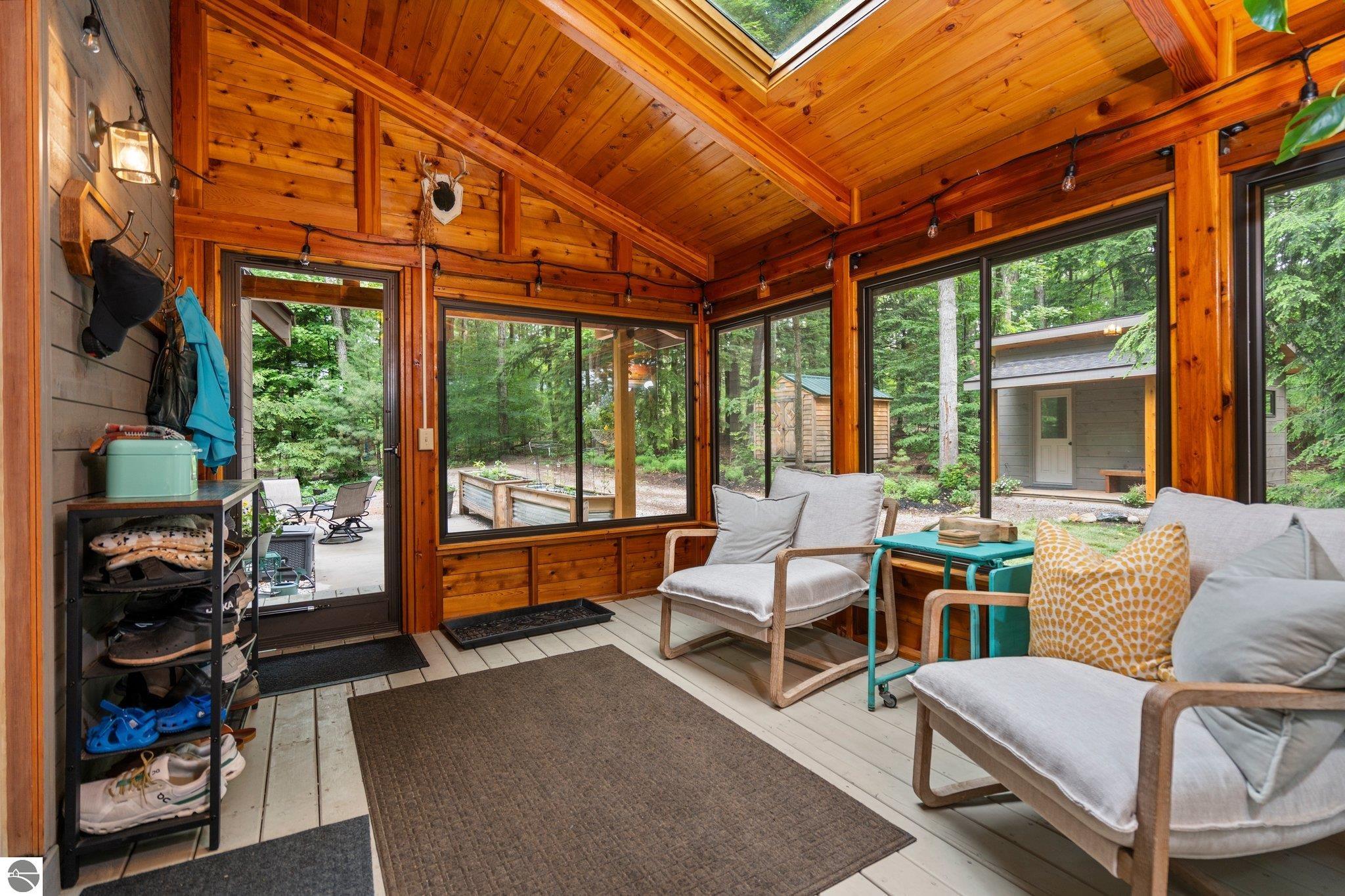 19545 Woodland Trail