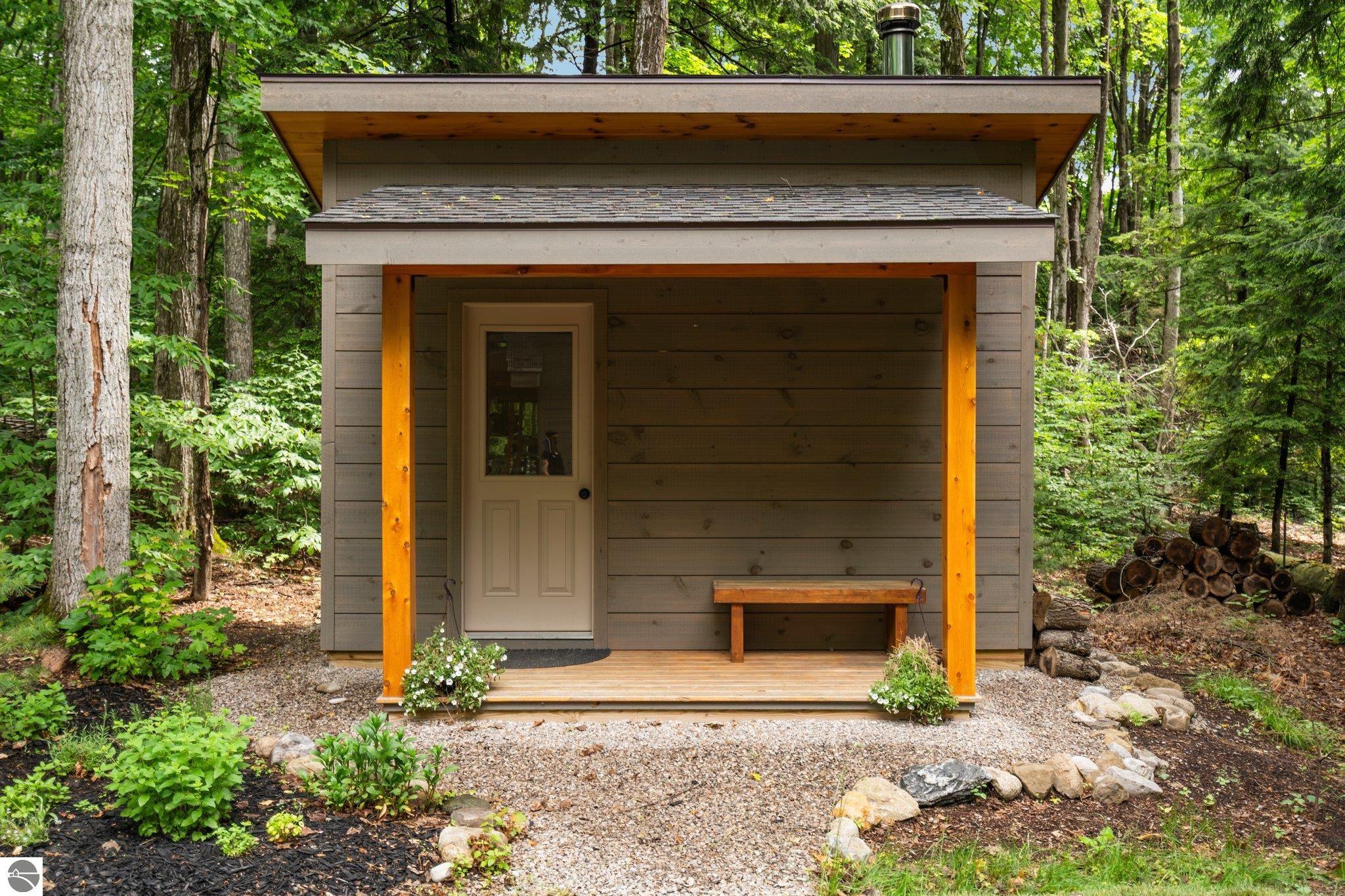 19545 Woodland Trail