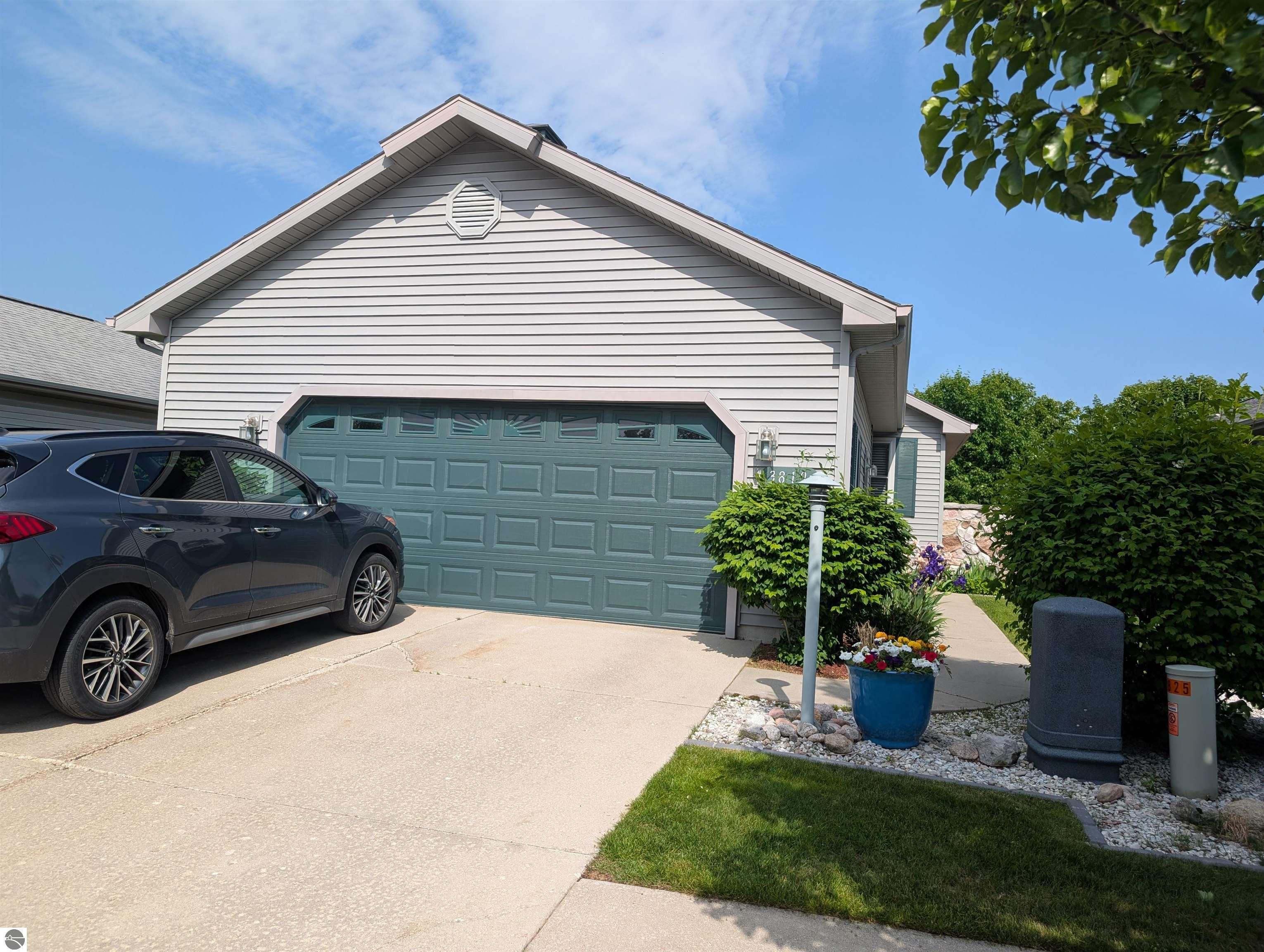 3819 Creekside Drive